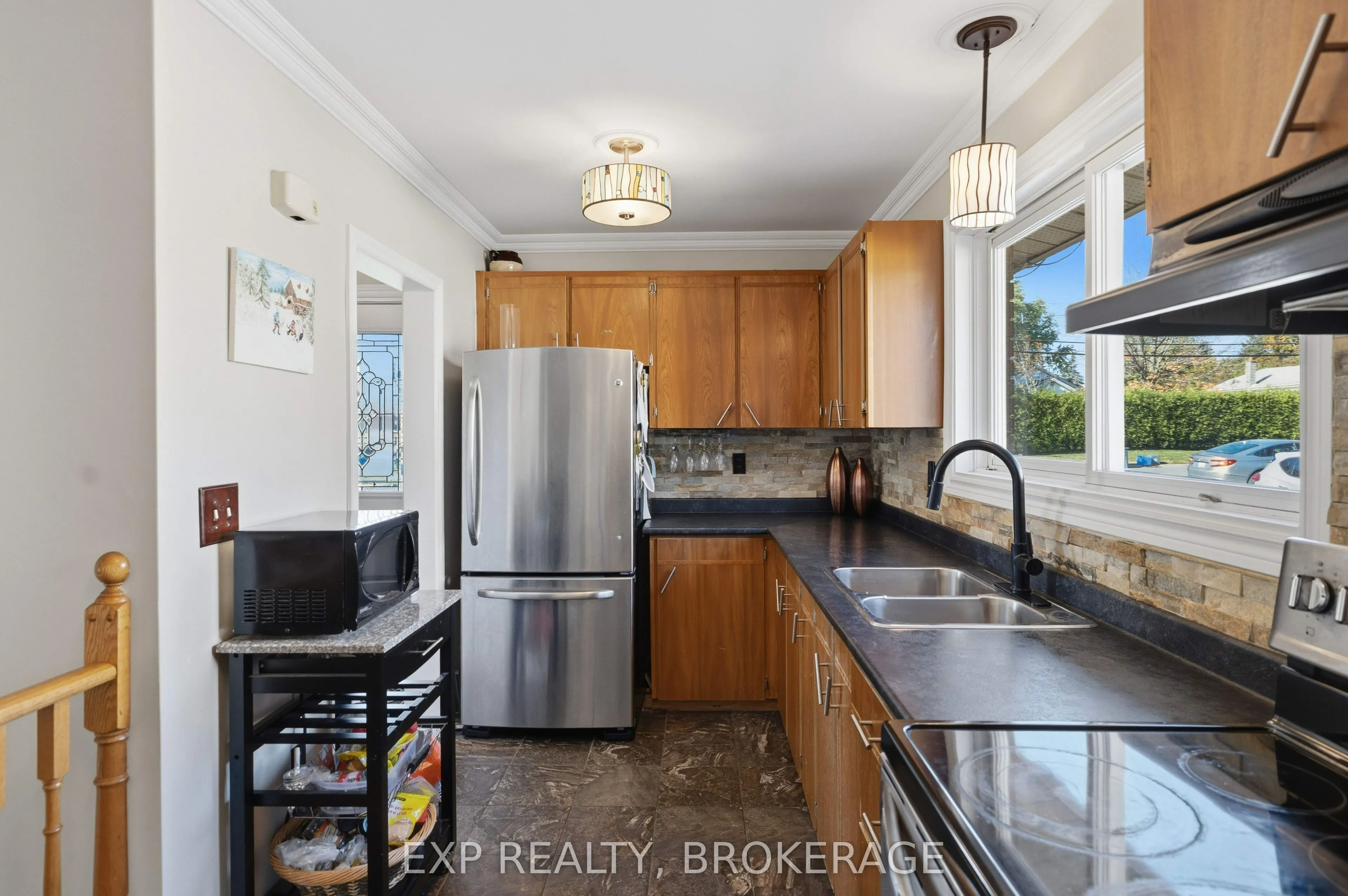 121 Butler Street E