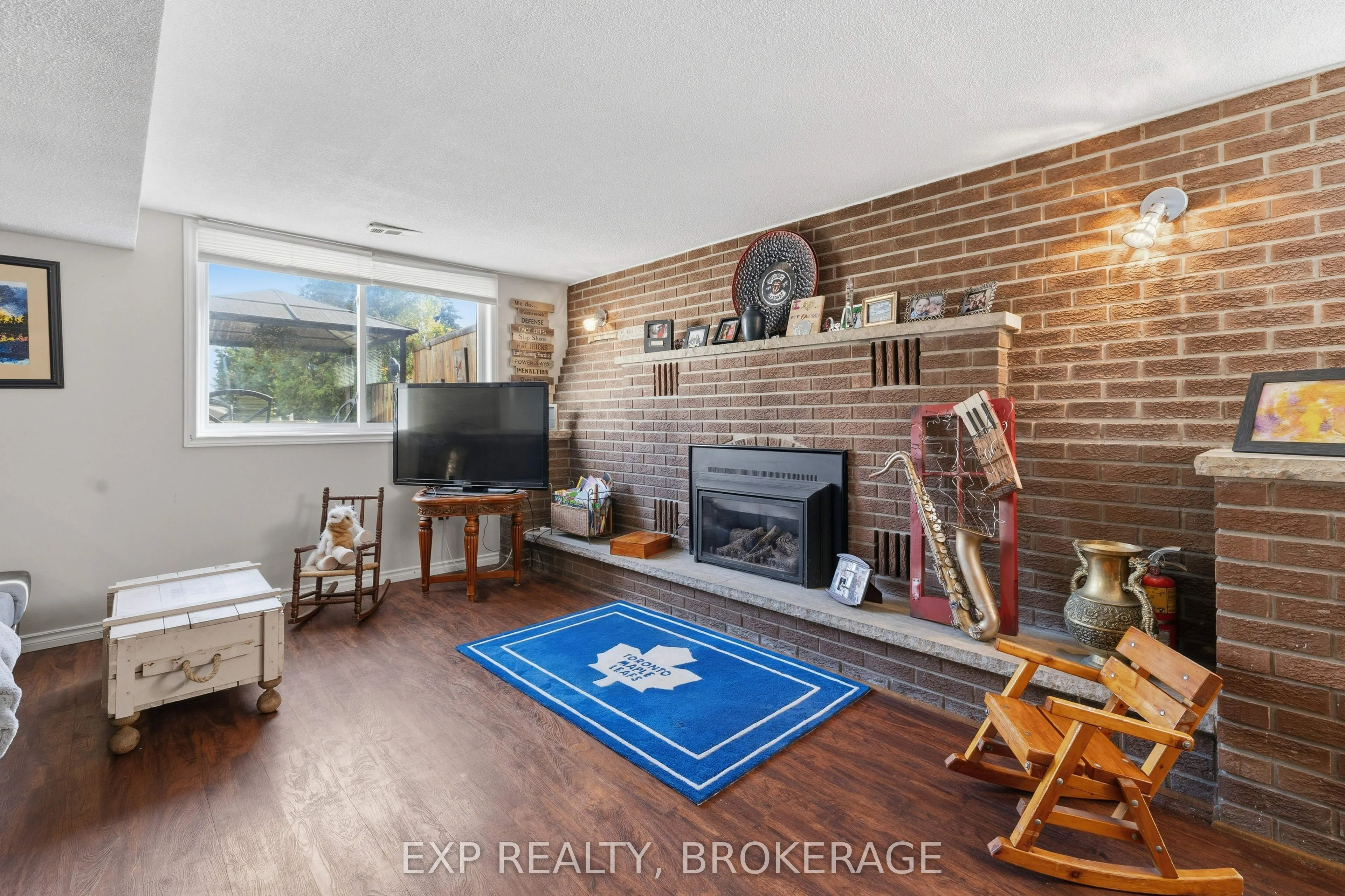 121 Butler Street E