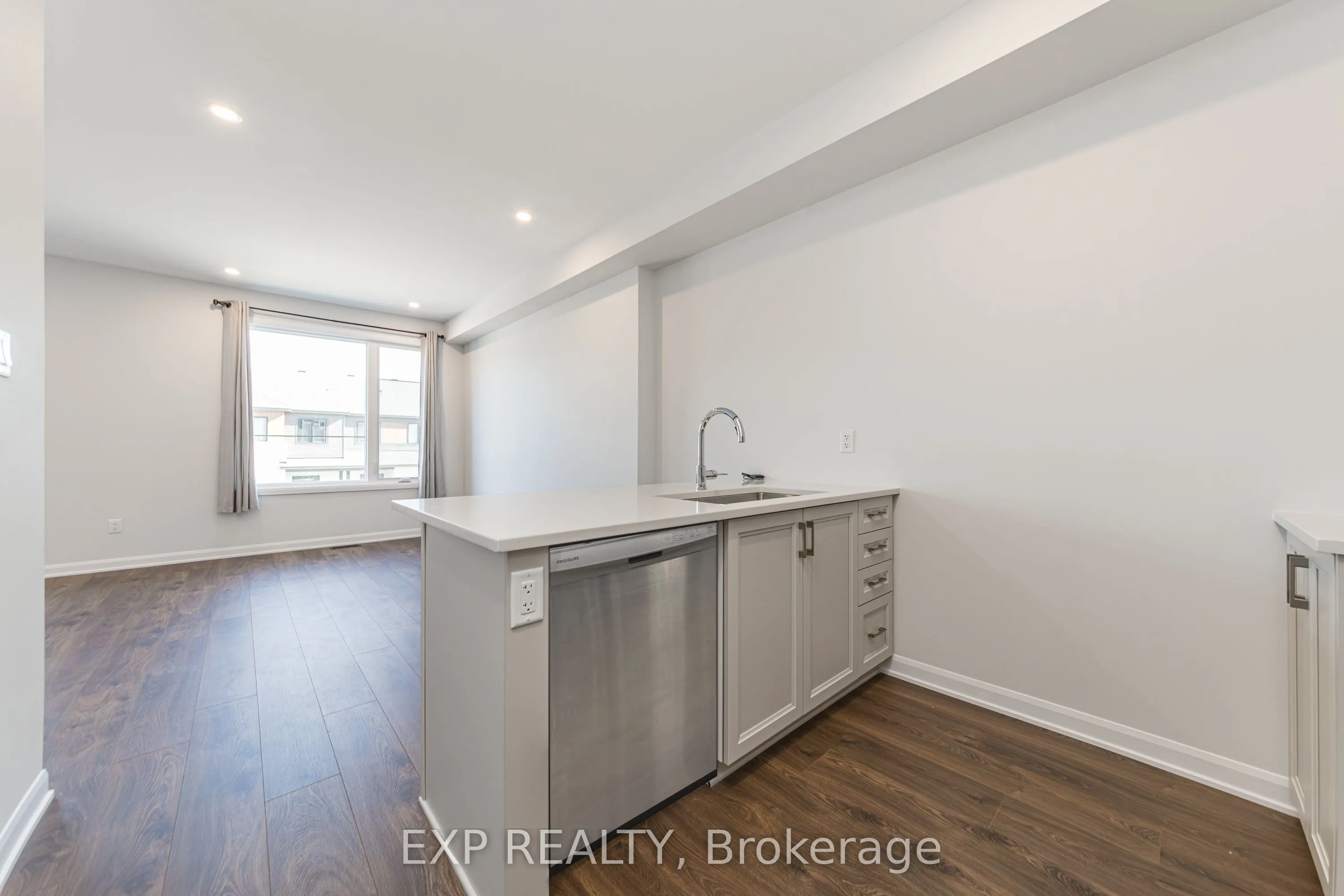 659 Moonglade Crescent