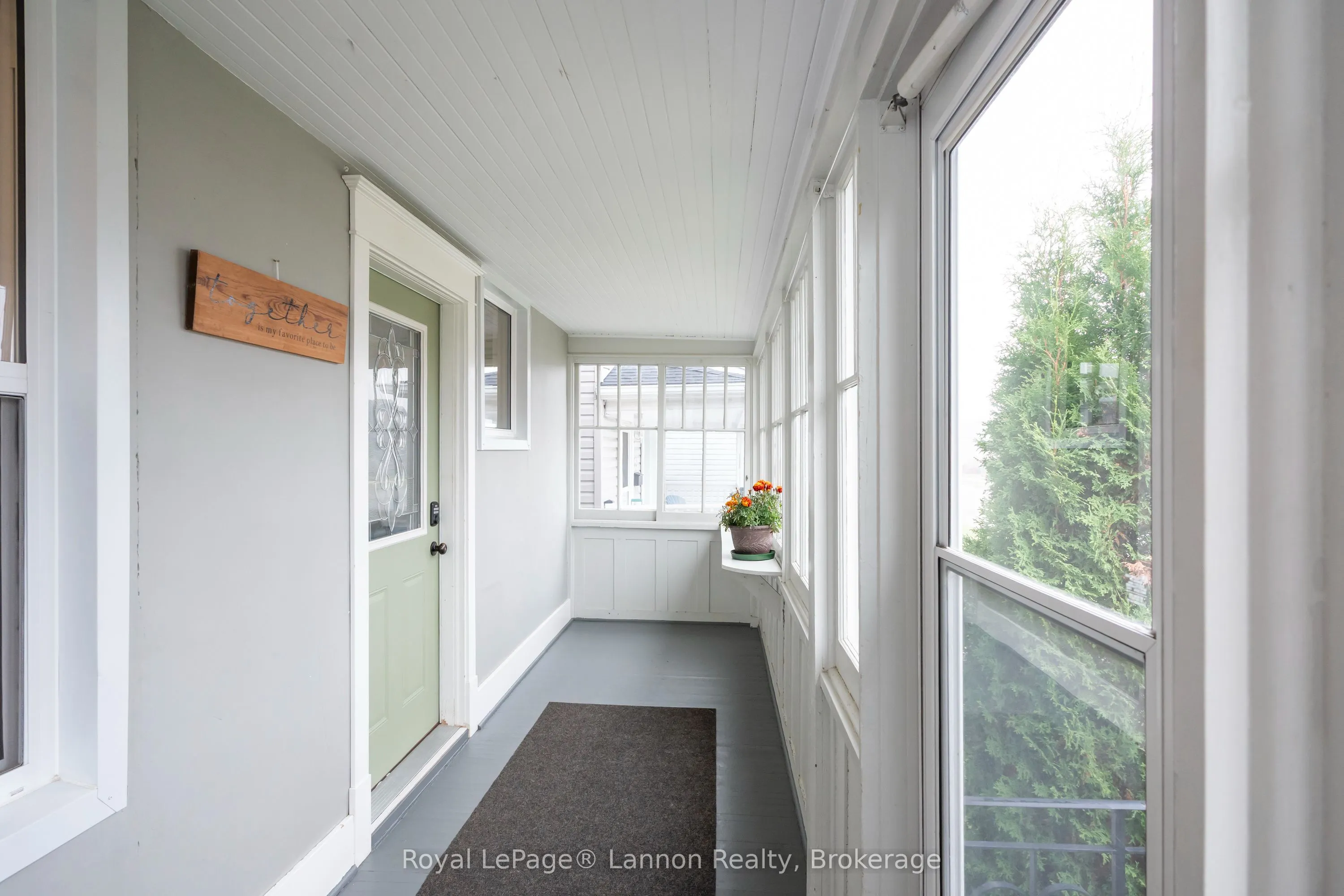 250 Brock Street W