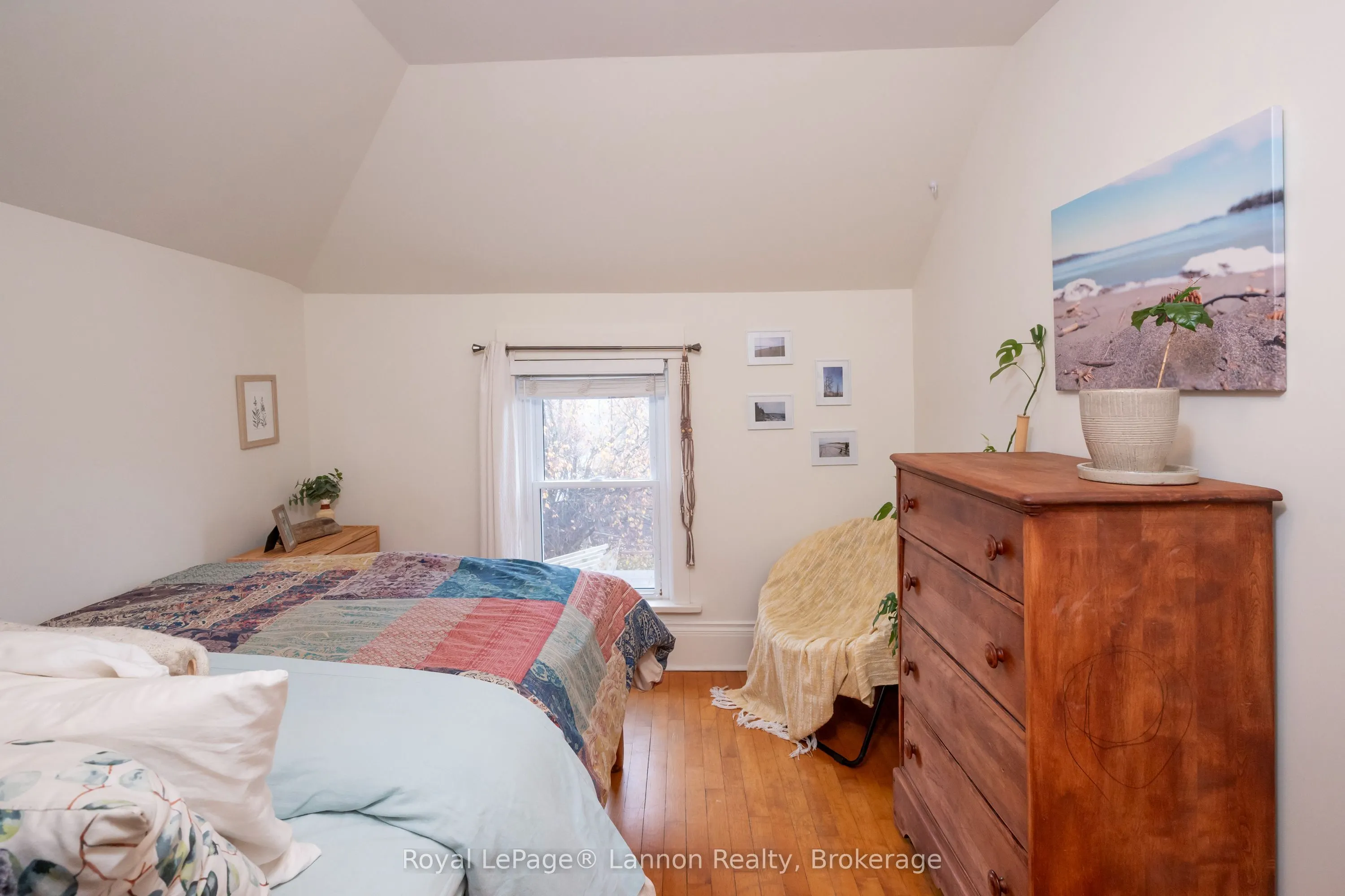 250 Brock Street W