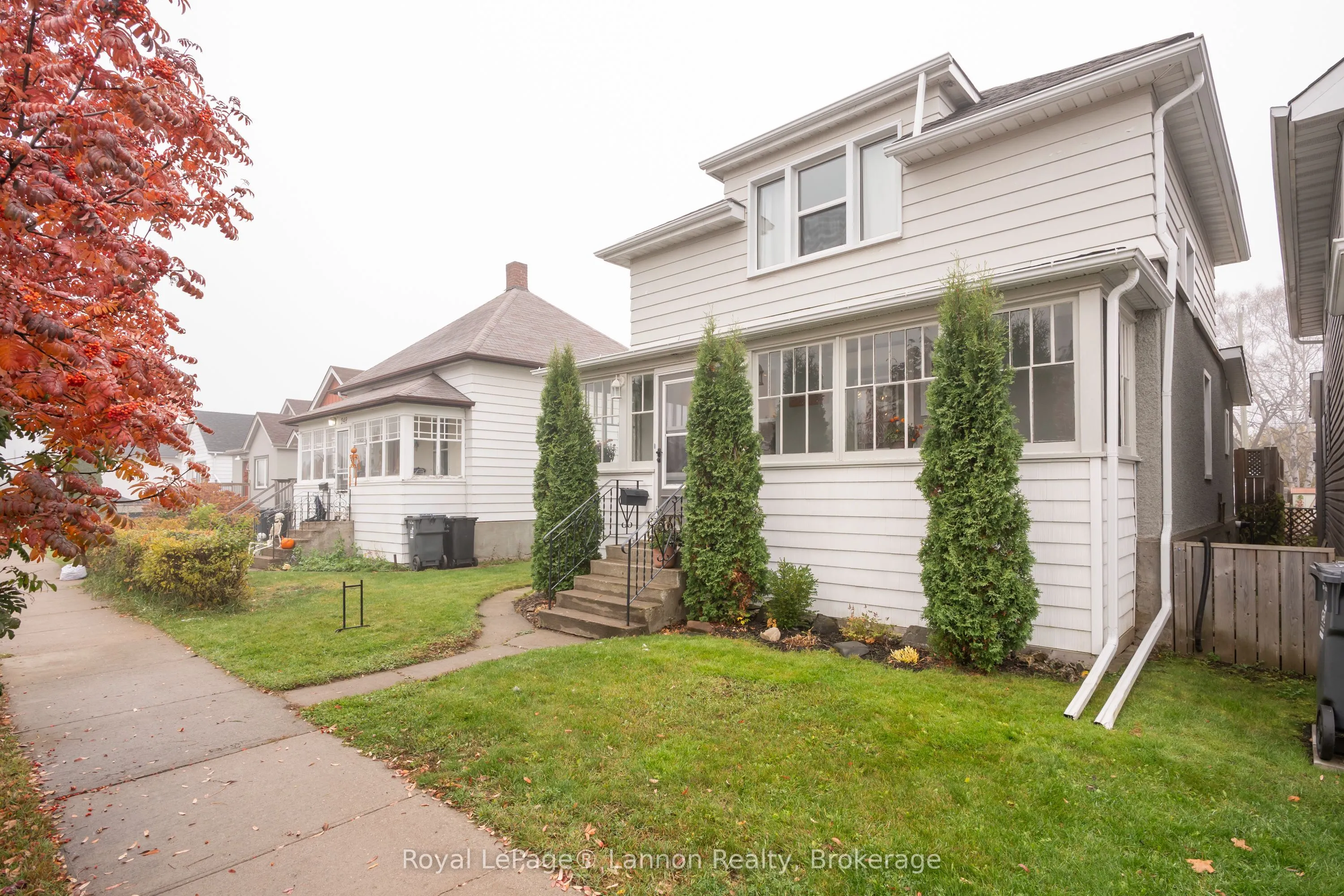 250 Brock Street W