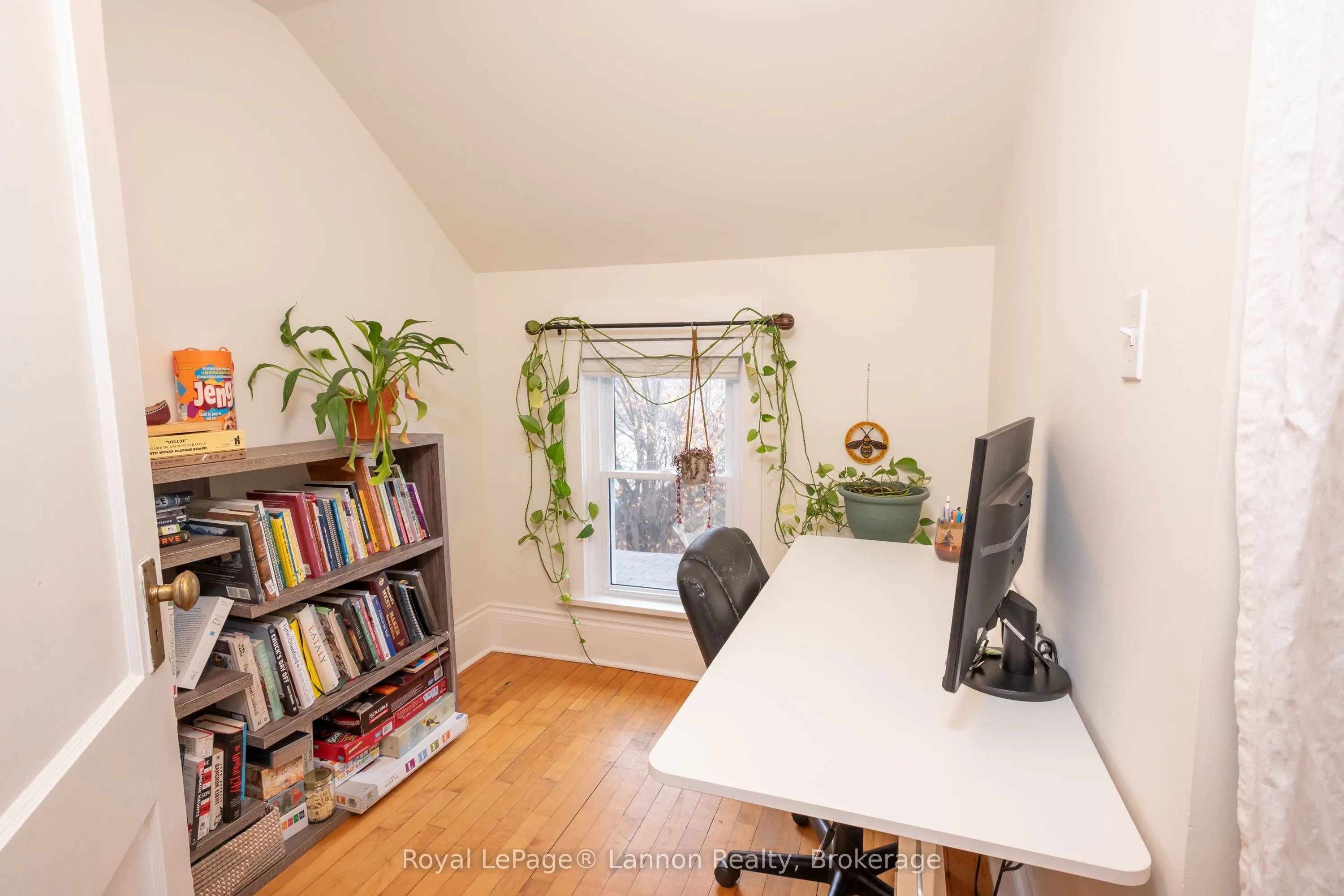 250 Brock Street W