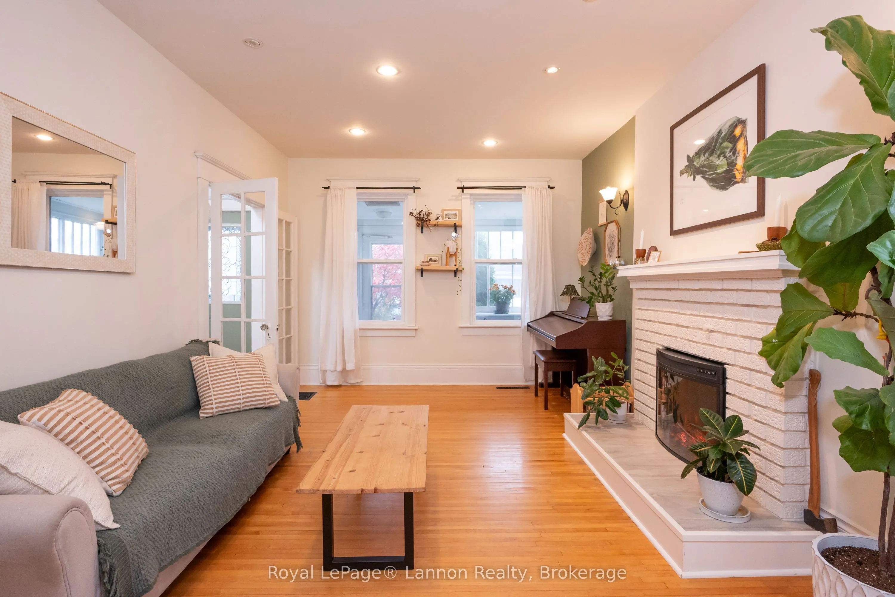 250 Brock Street W