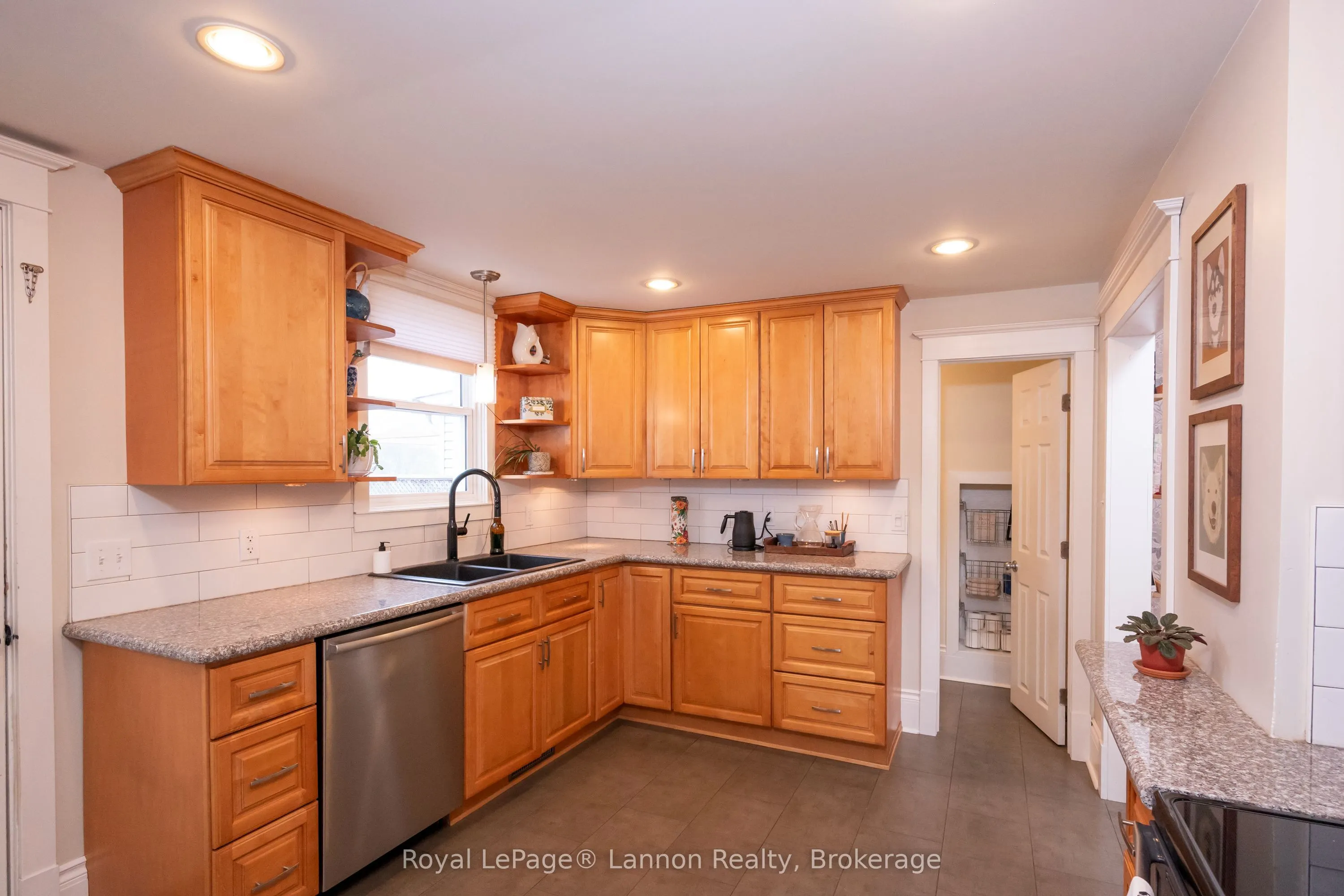 250 Brock Street W