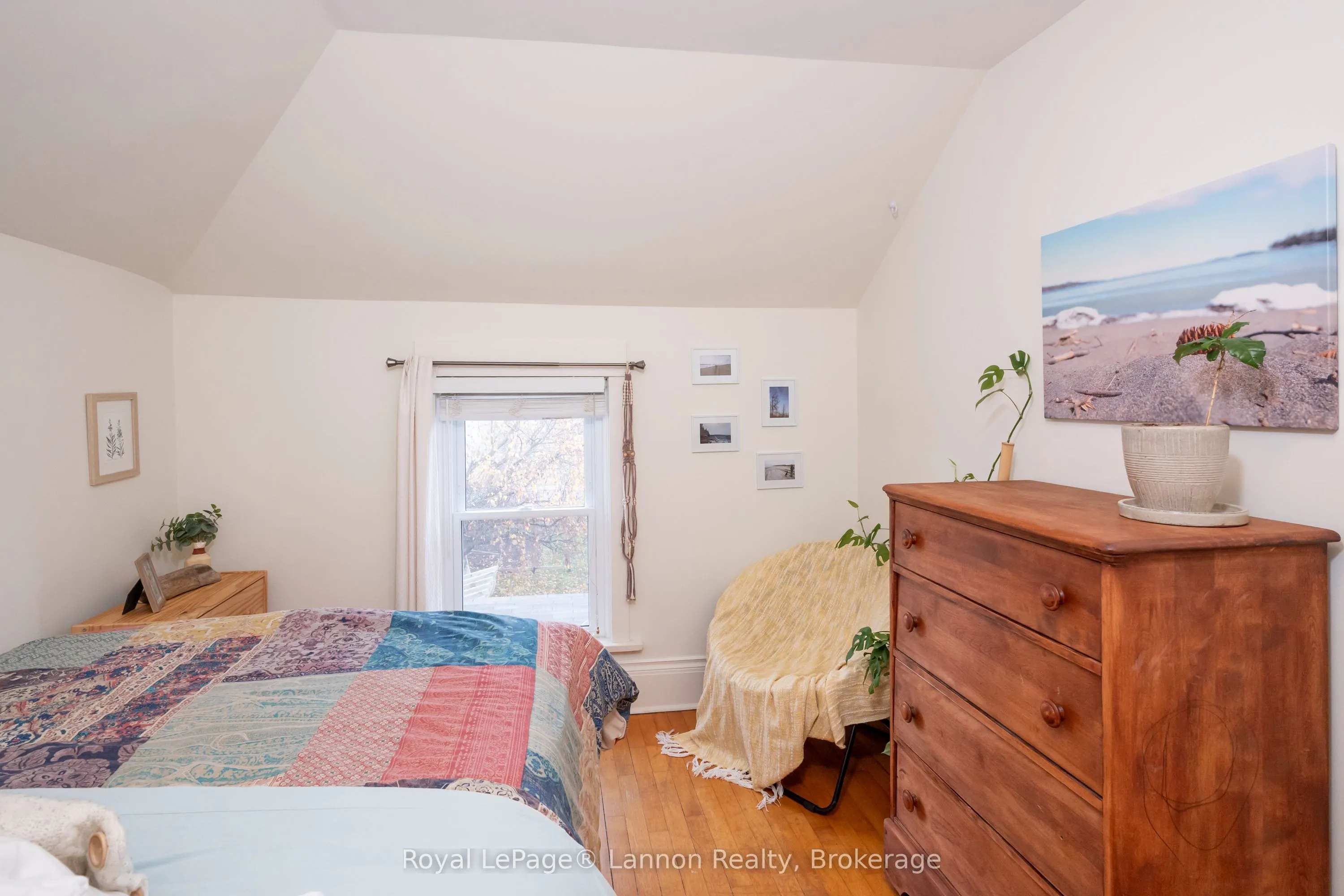 250 Brock Street W