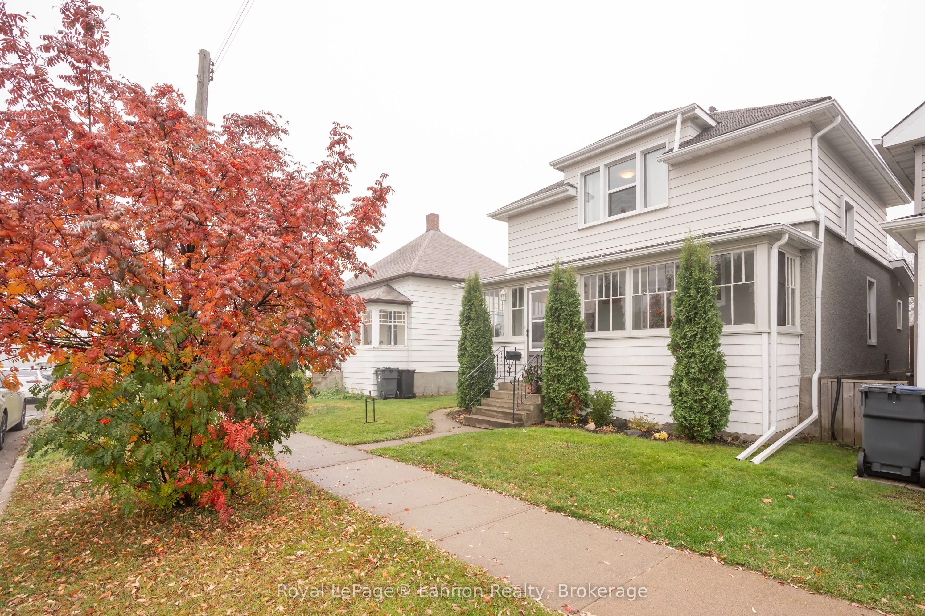 250 Brock Street W