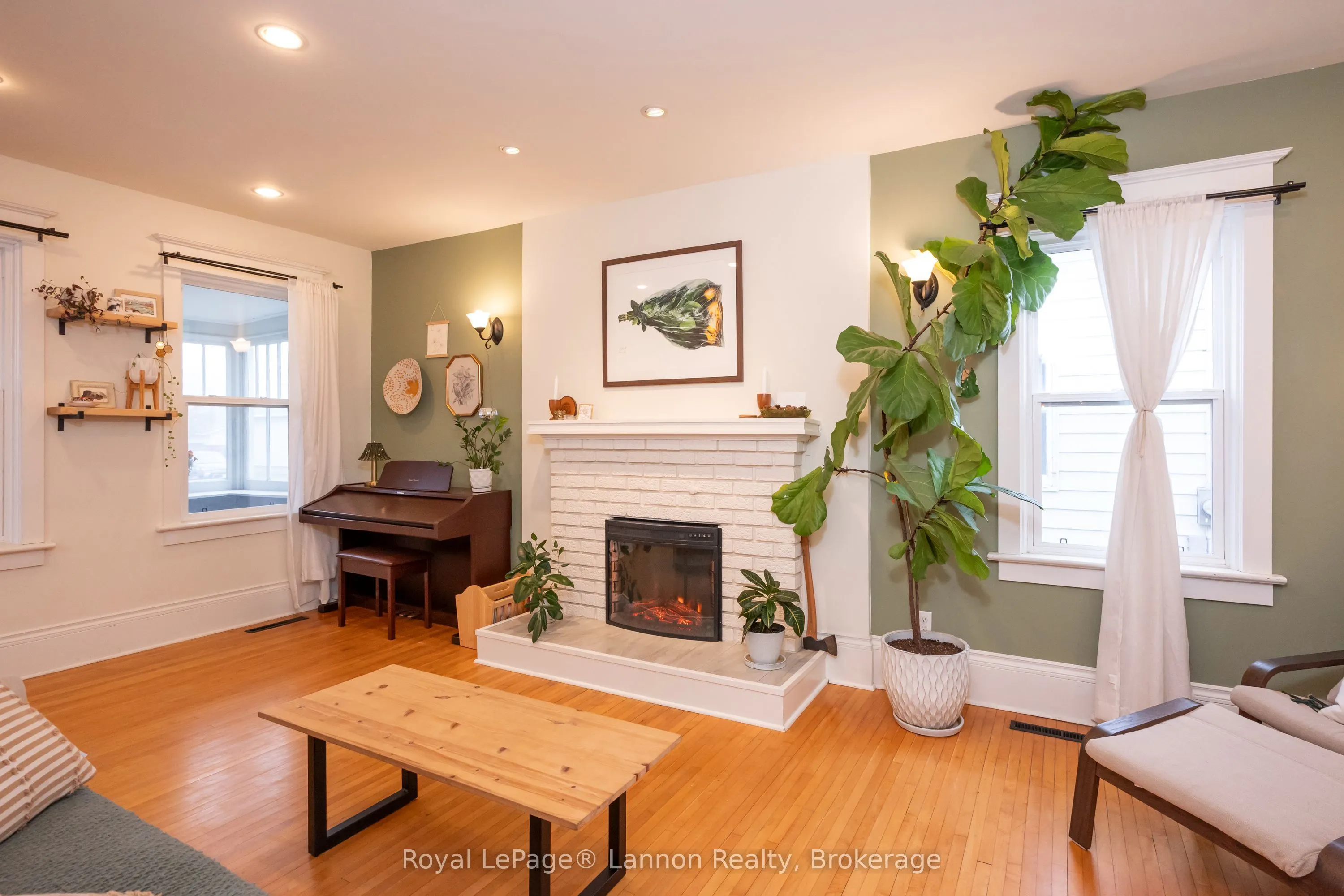250 Brock Street W