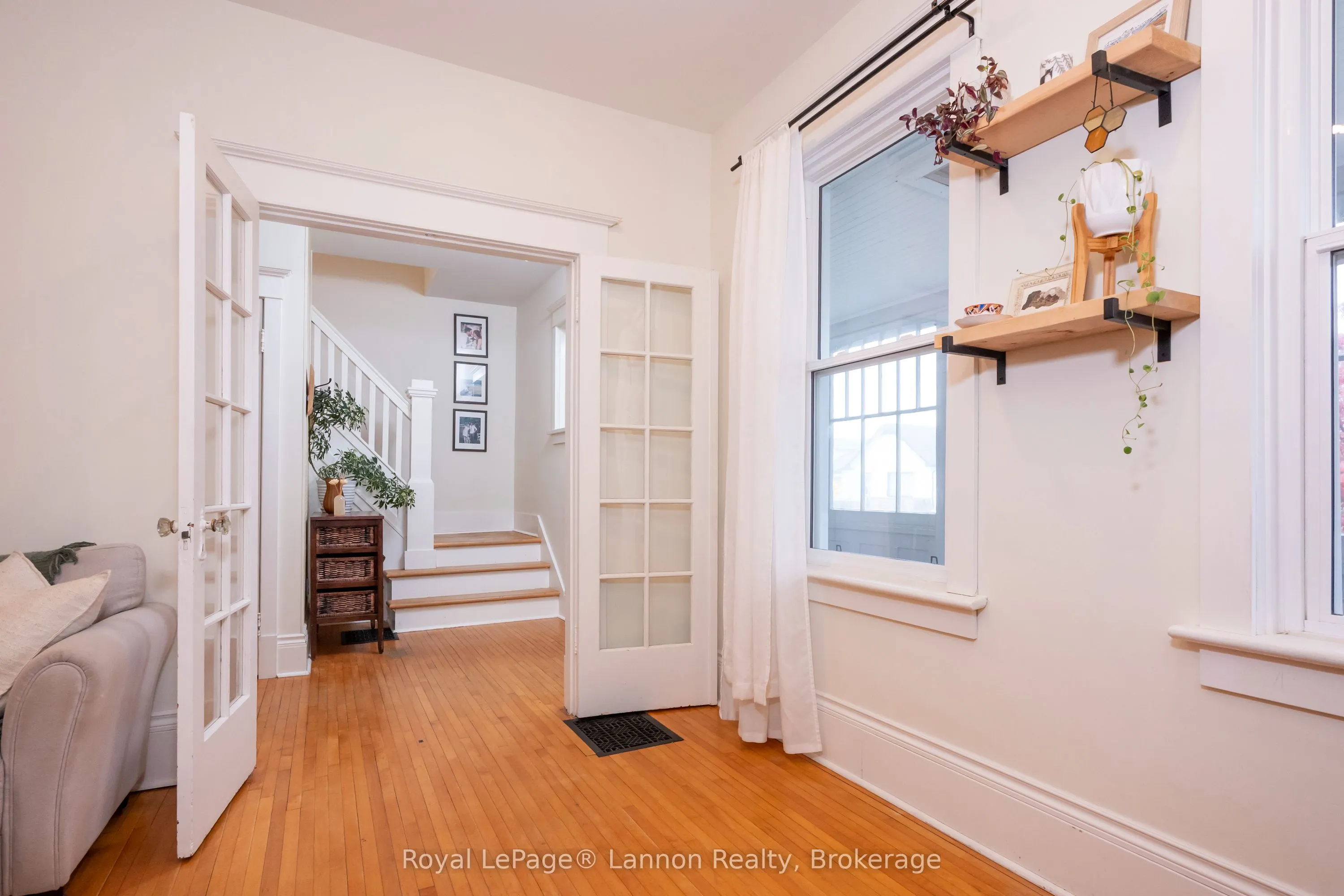 250 Brock Street W