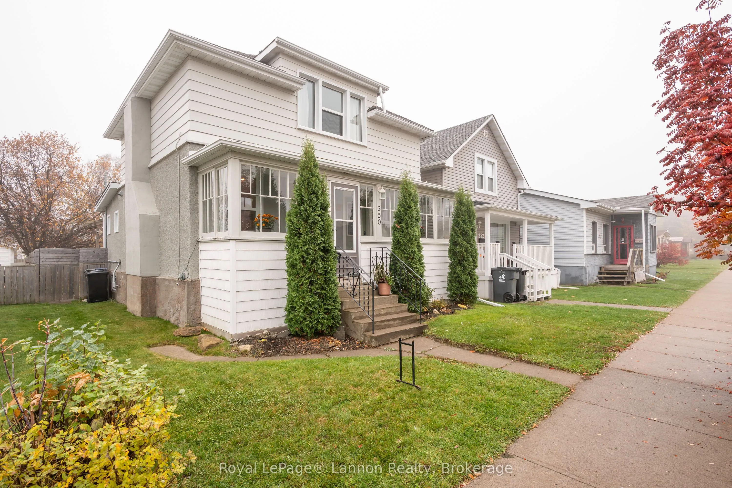 250 Brock Street W