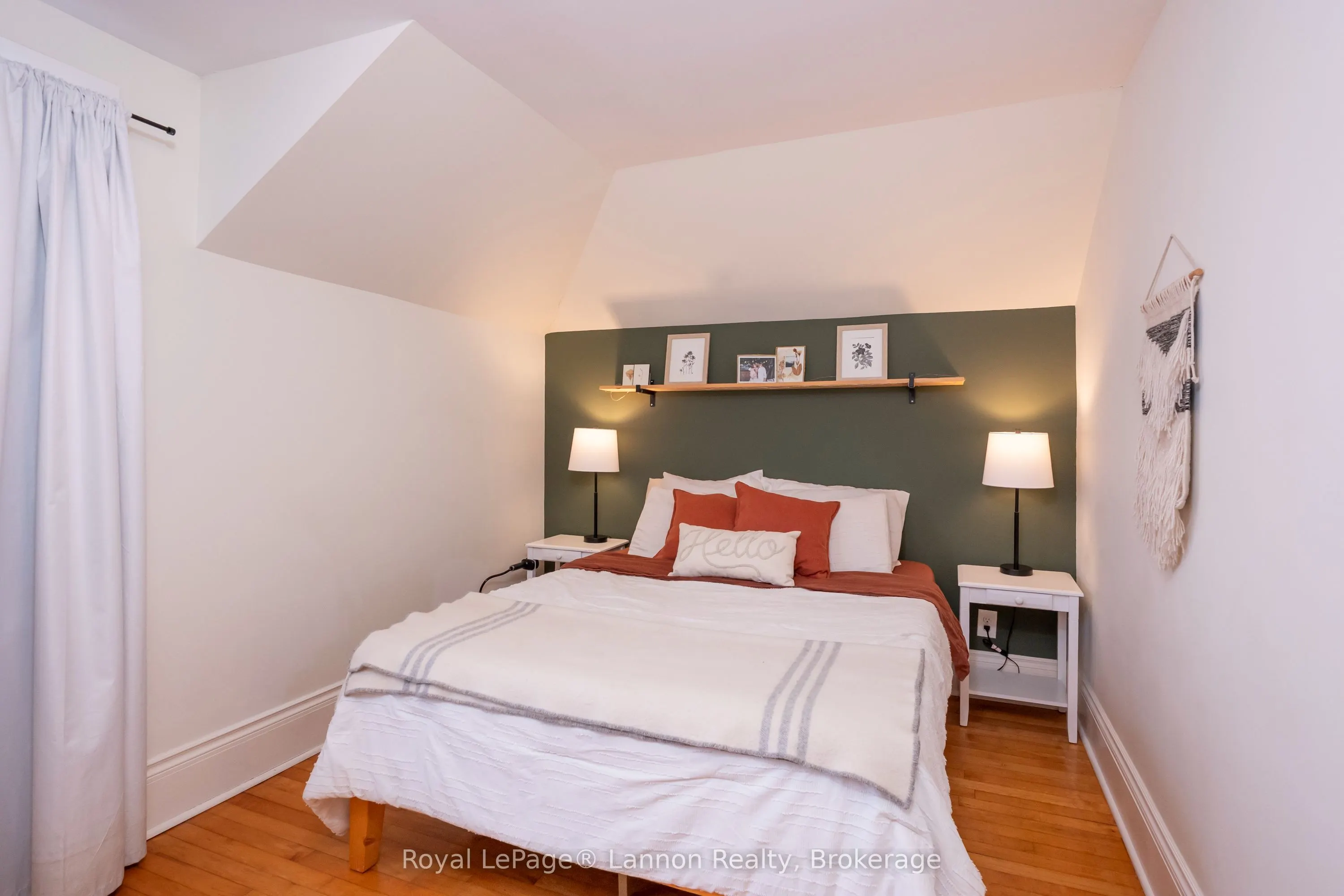 250 Brock Street W