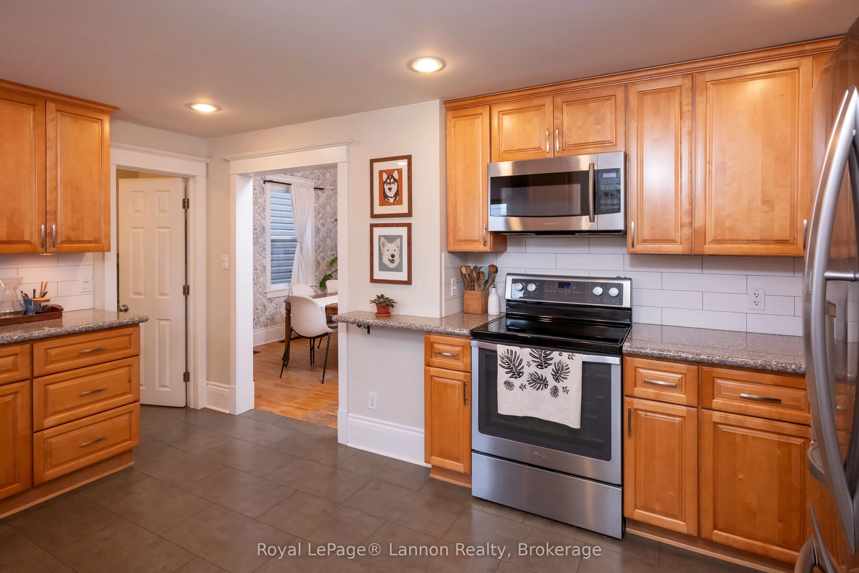 250 Brock Street W