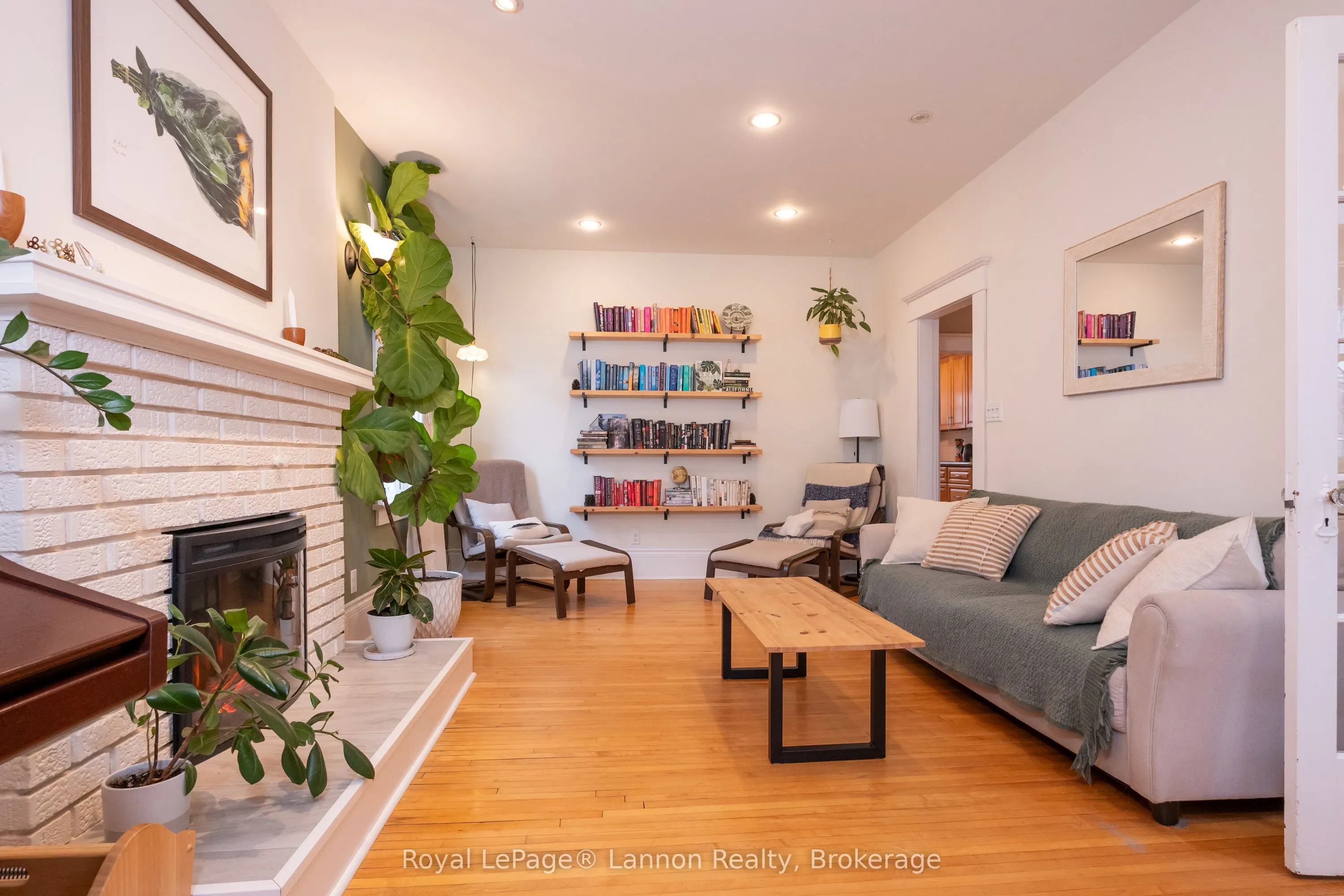 250 Brock Street W