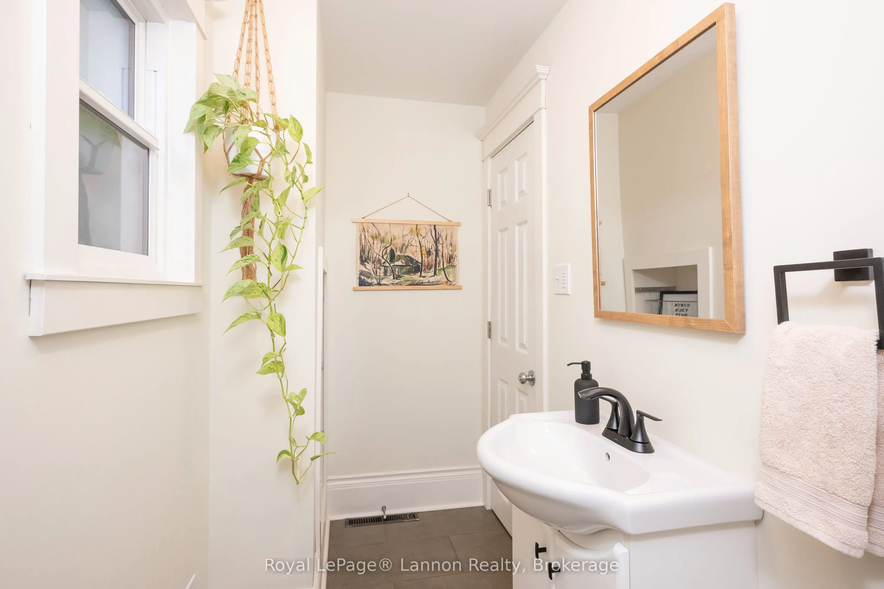 250 Brock Street W