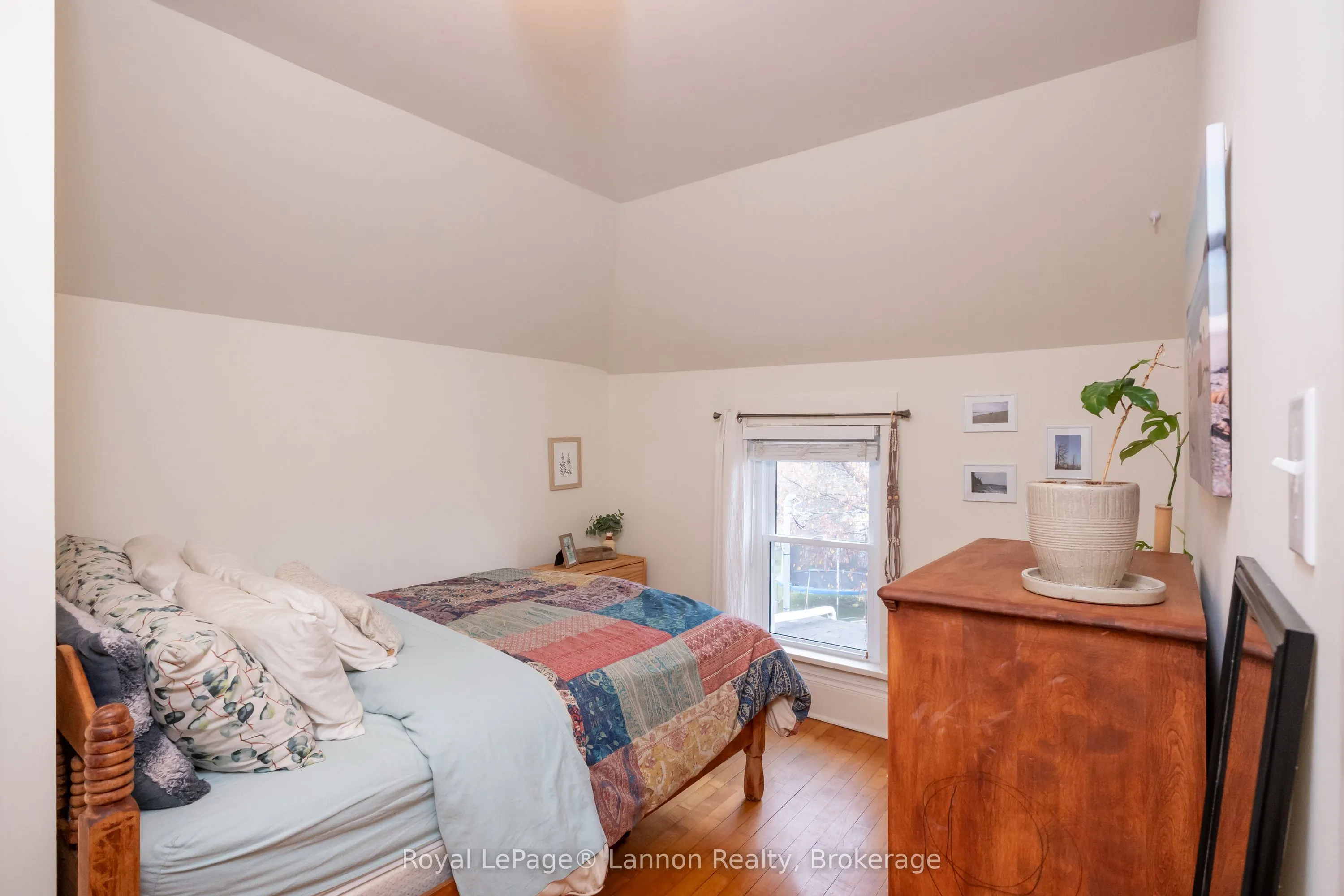 250 Brock Street W