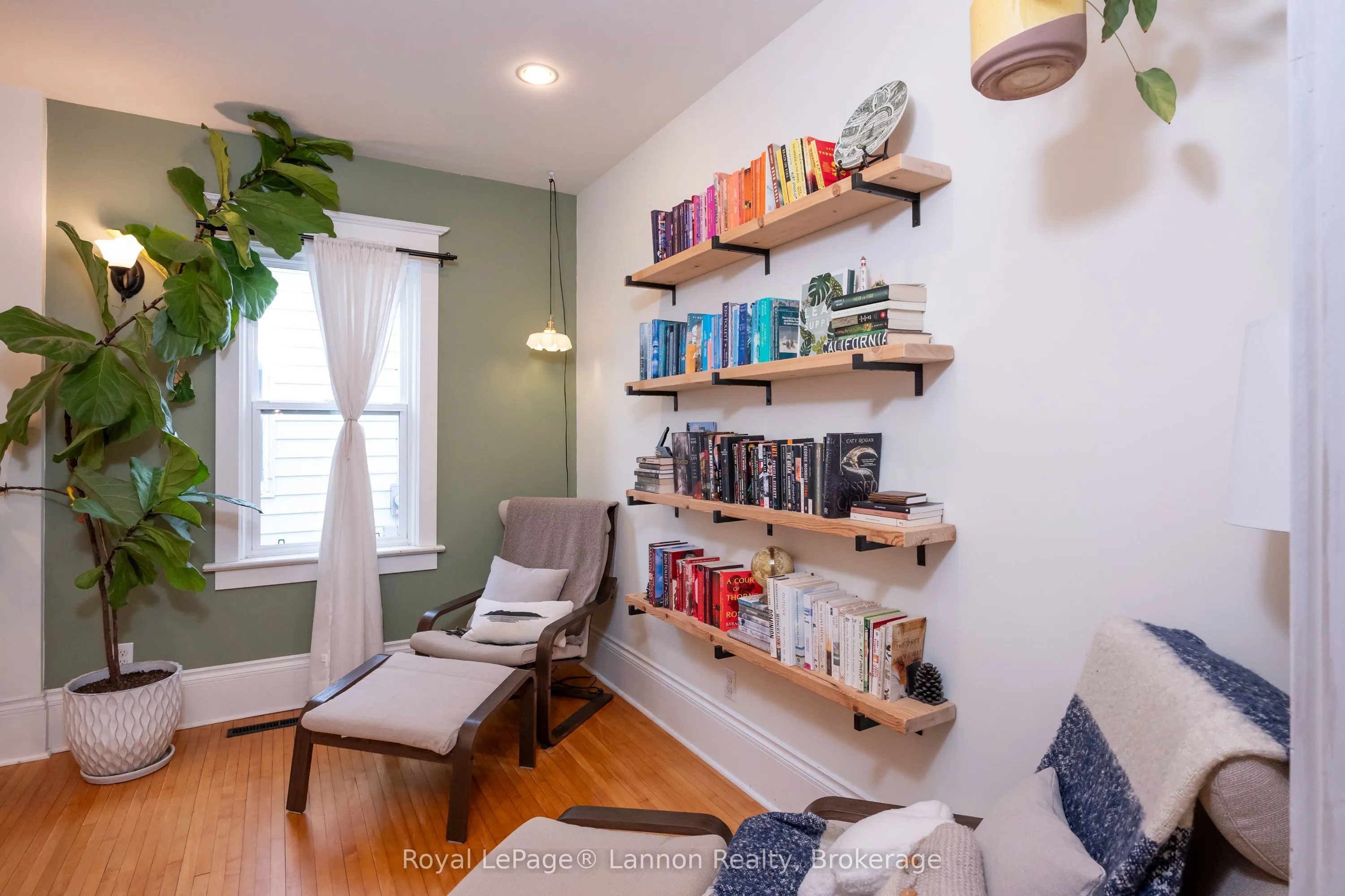 250 Brock Street W
