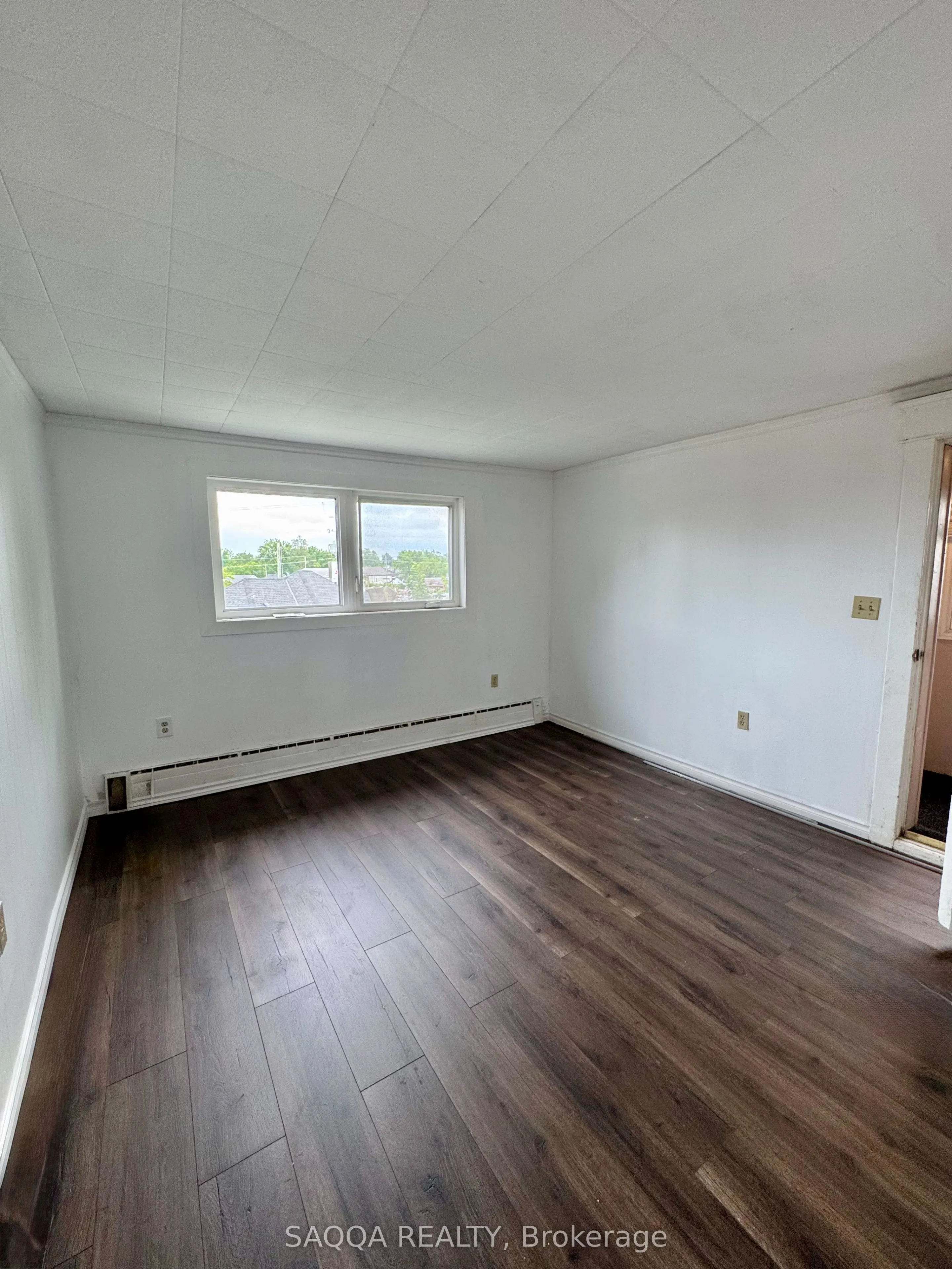100 Niagara Street #Room