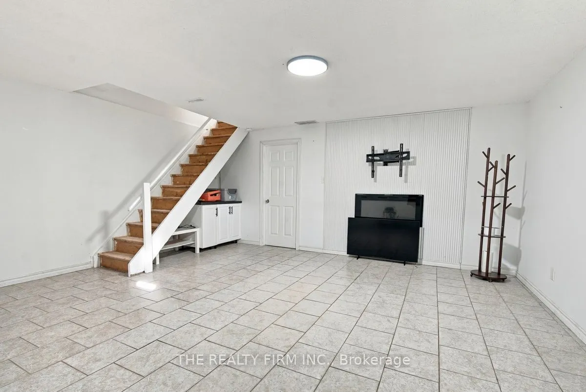 628 Wharncliffe Road S #9