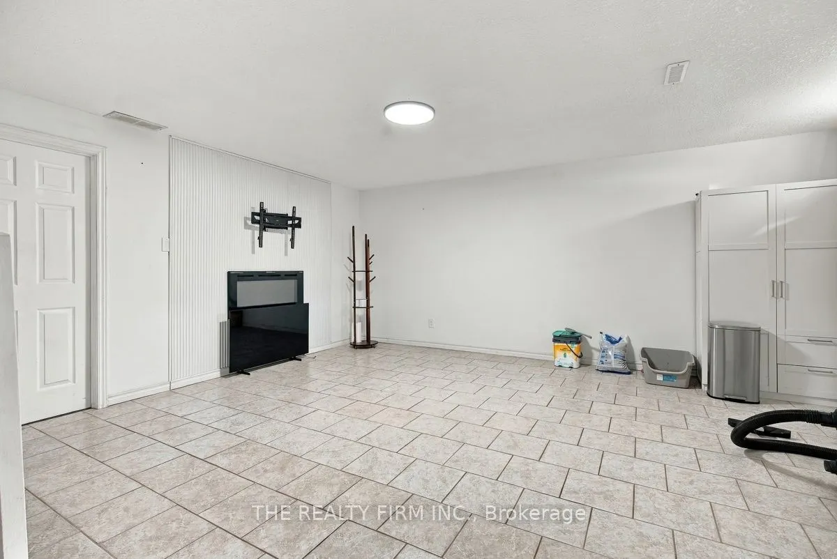 628 Wharncliffe Road S #9