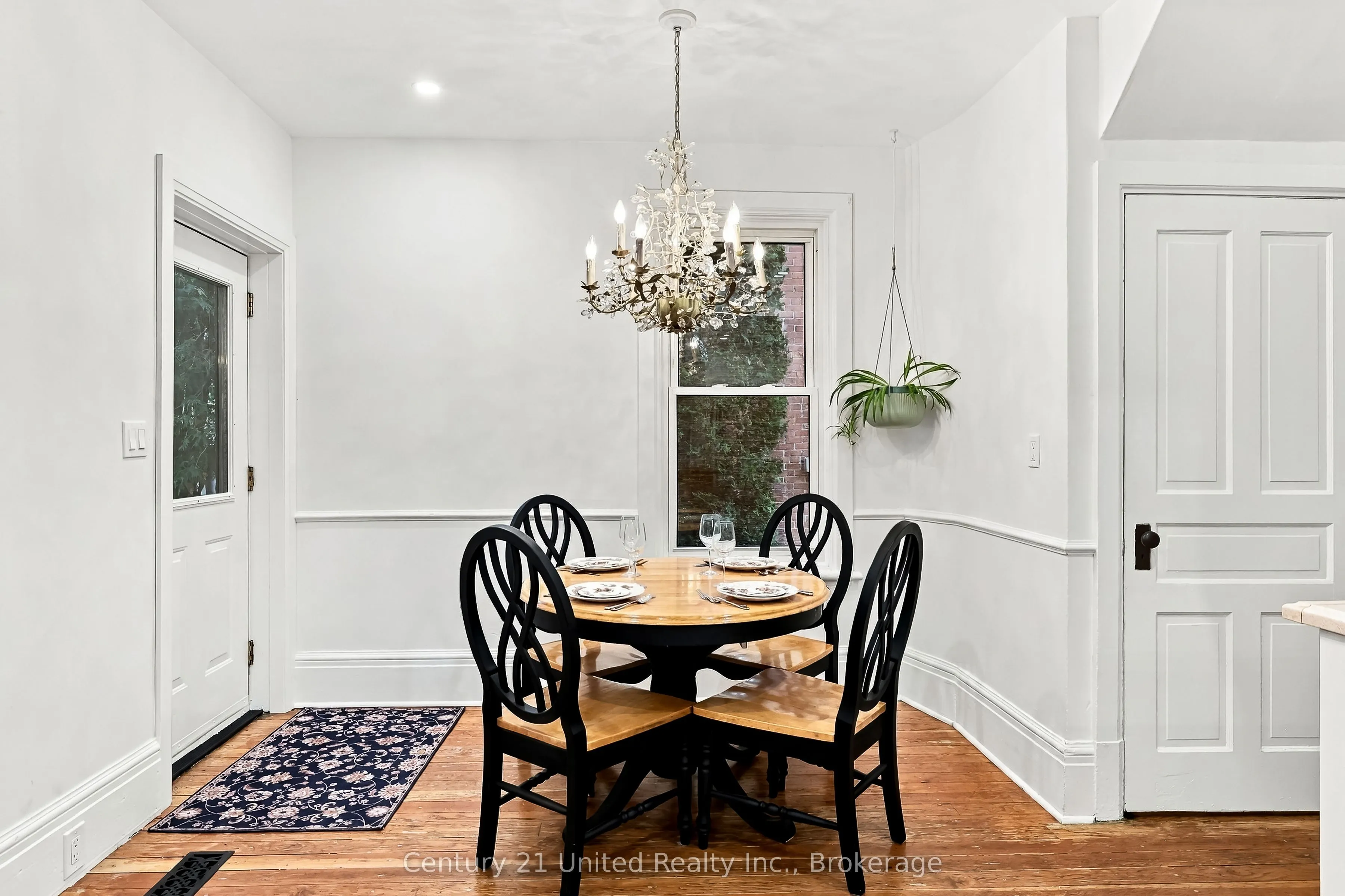 164 University Avenue W