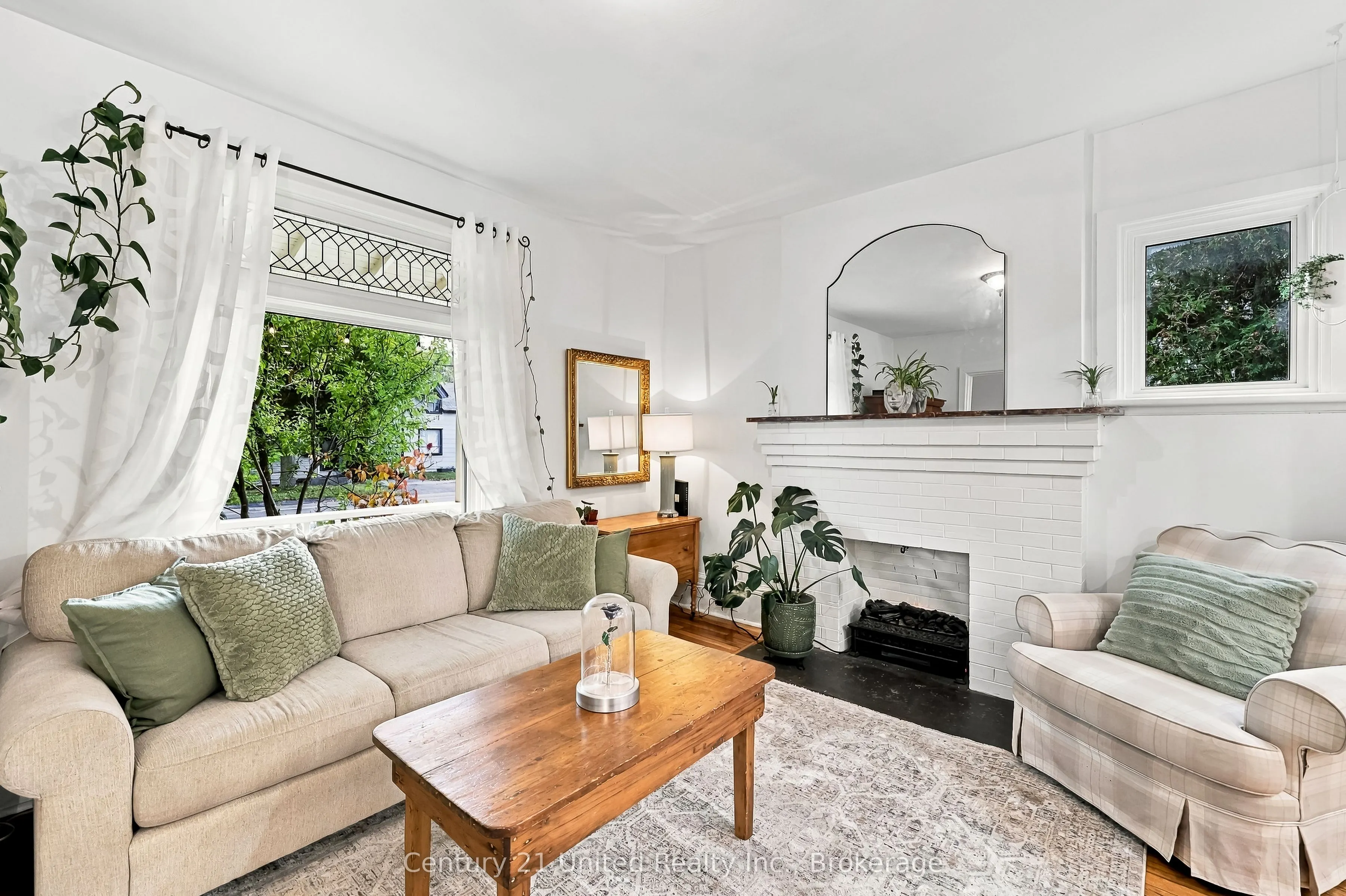 164 University Avenue W