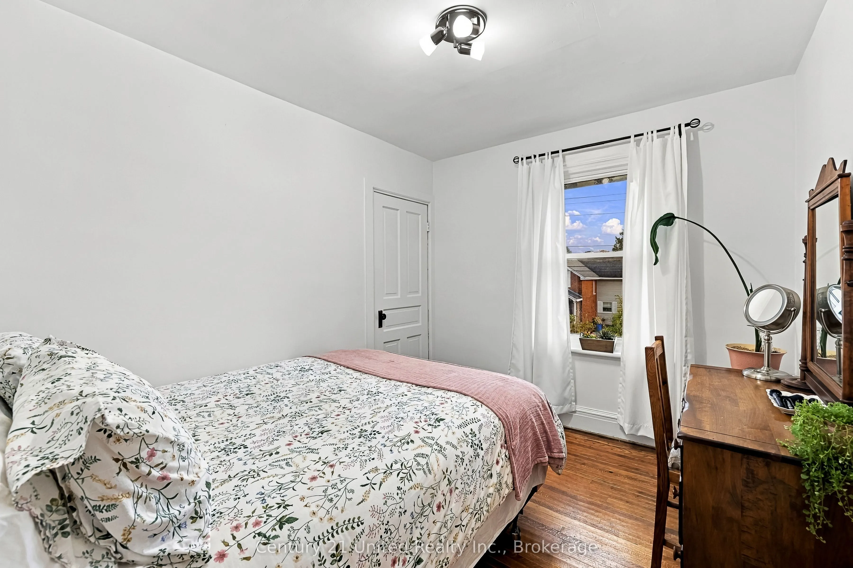 164 University Avenue W