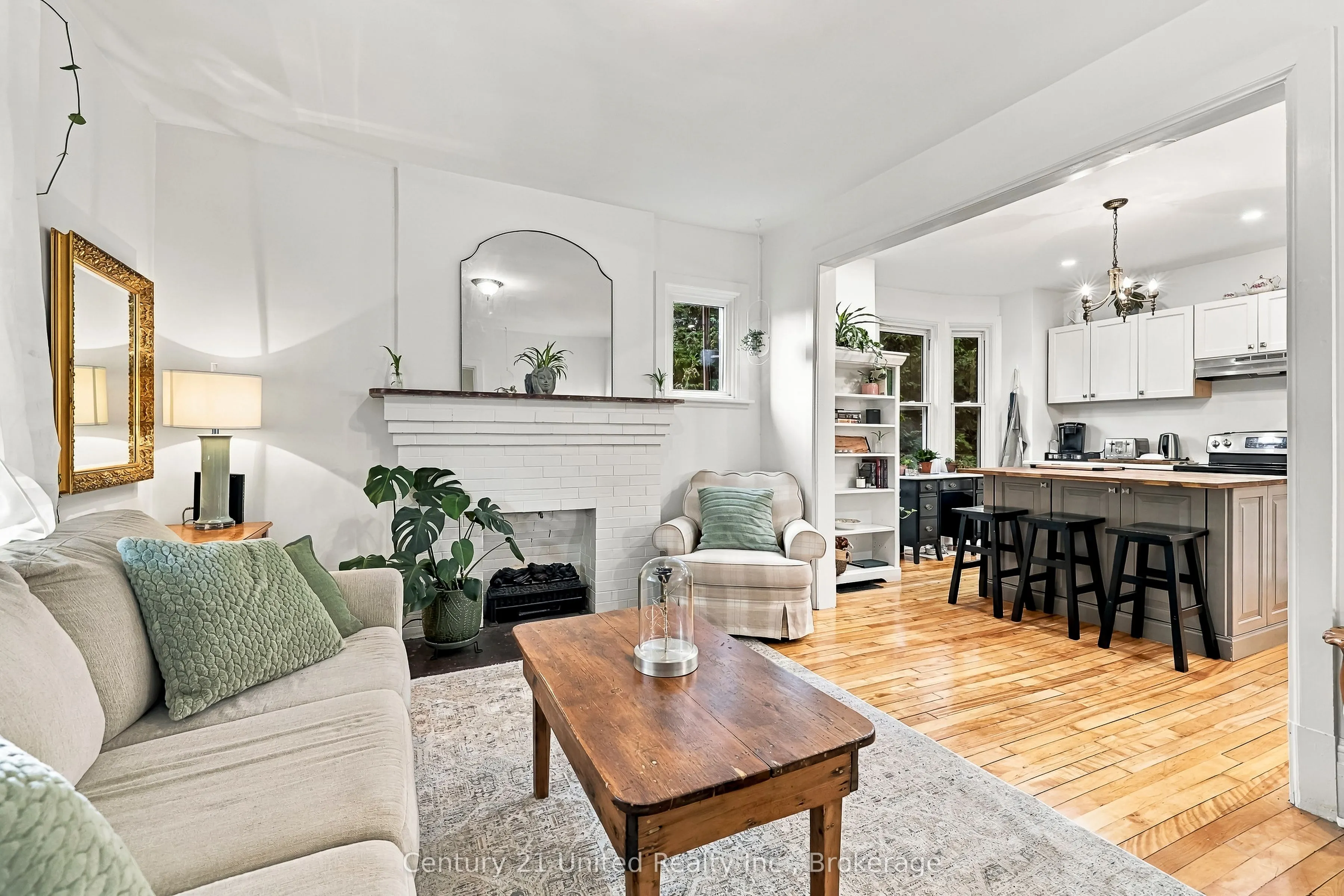164 University Avenue W