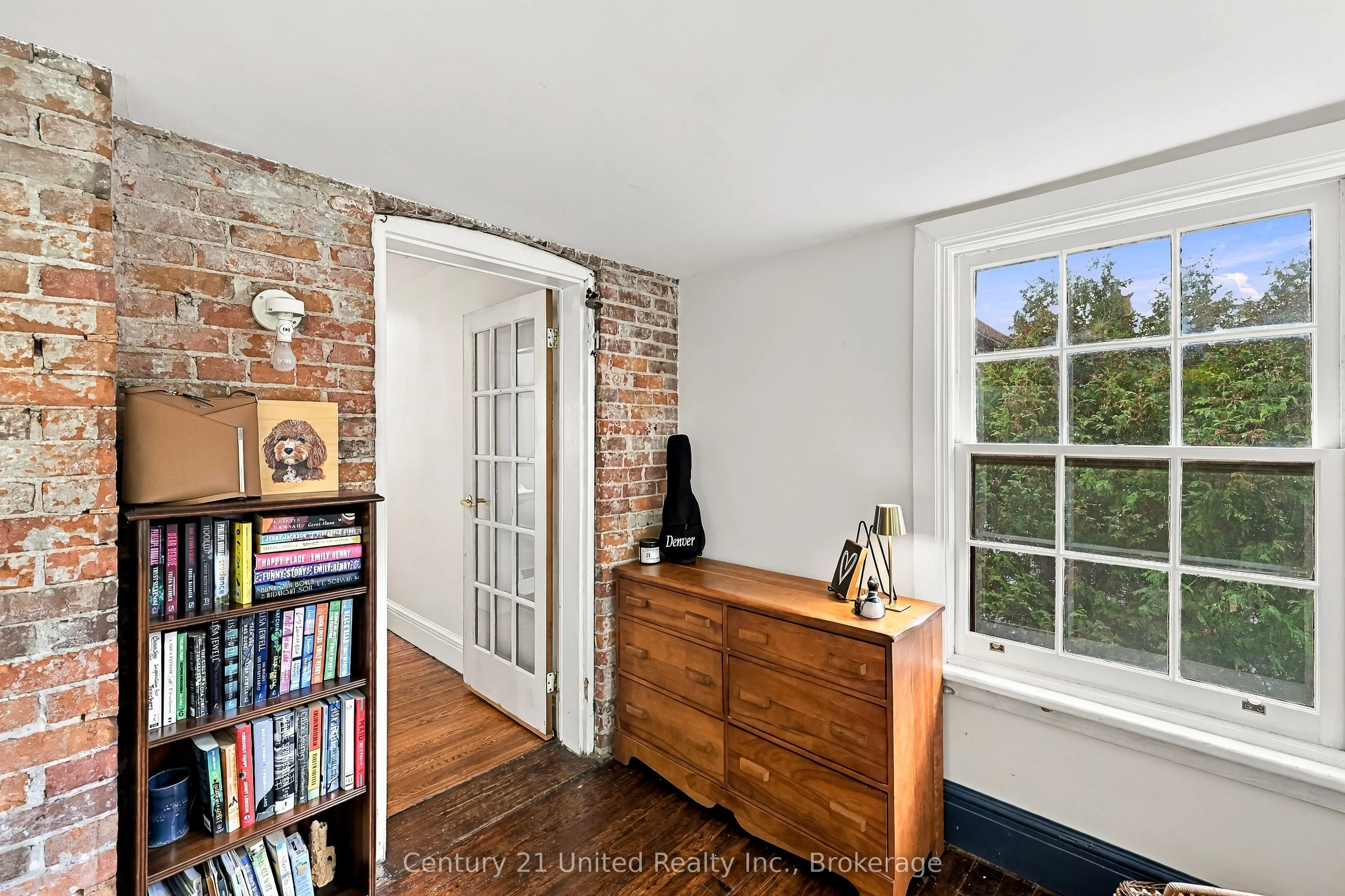 164 University Avenue W
