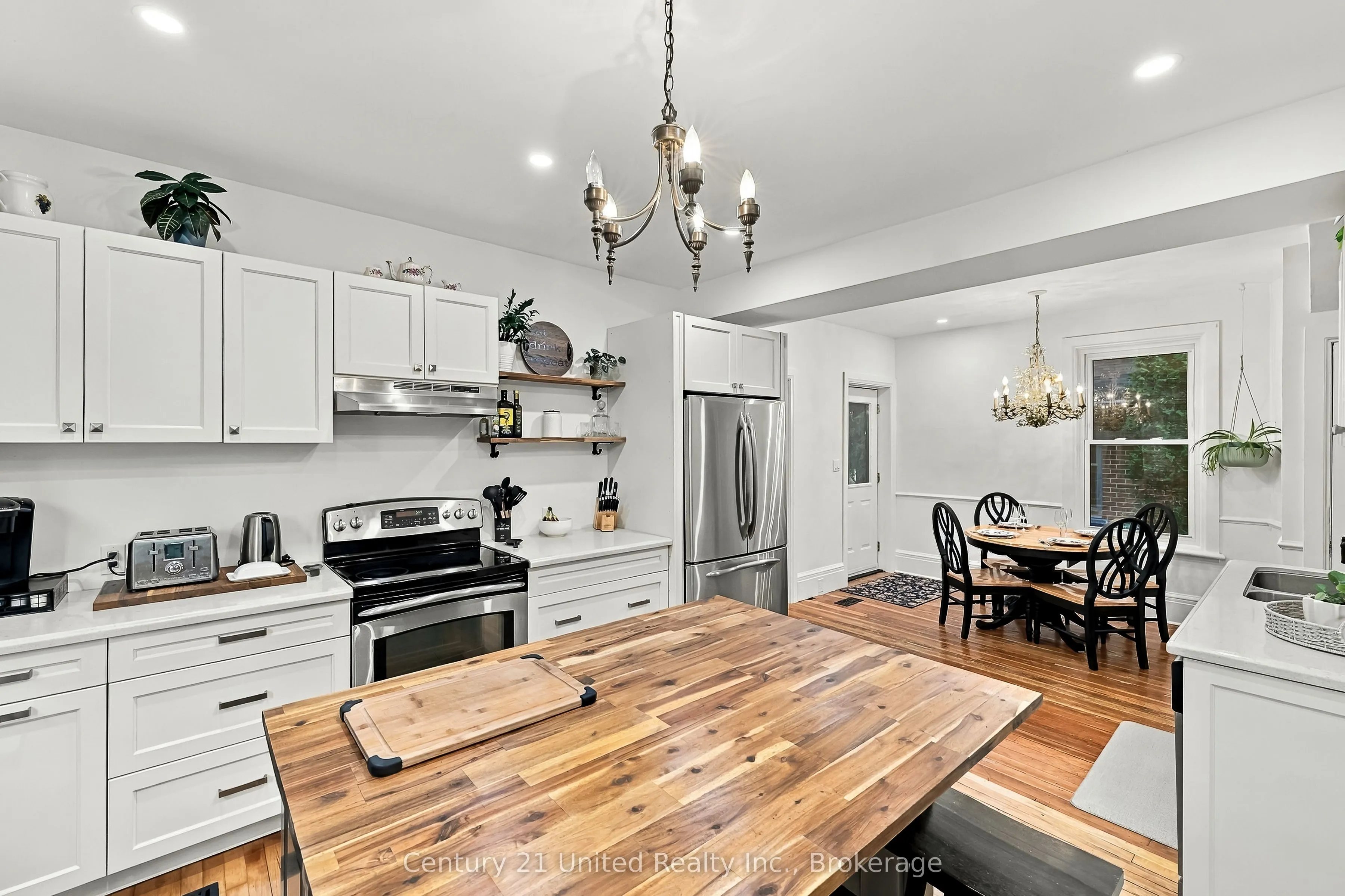 164 University Avenue W