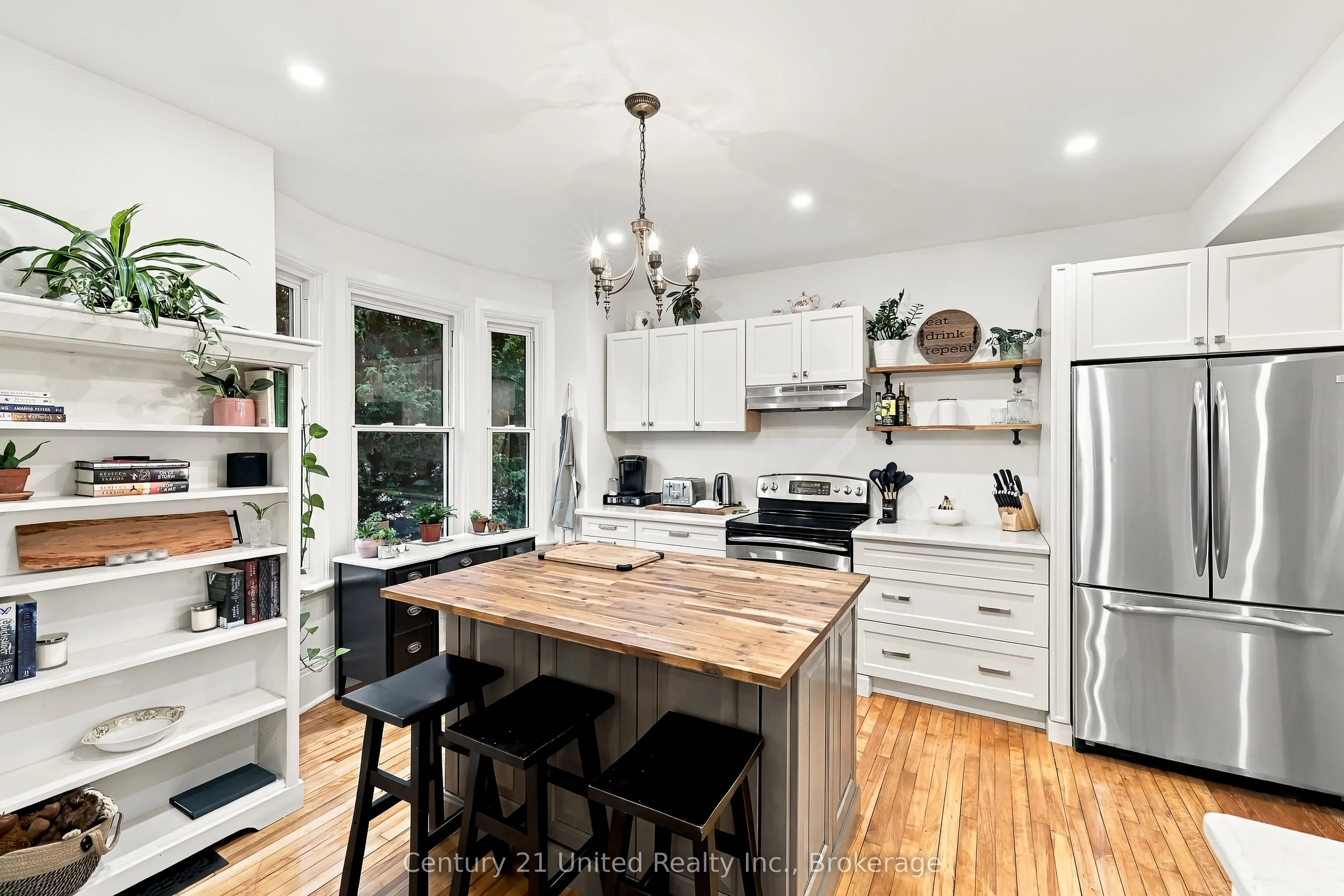 164 University Avenue W