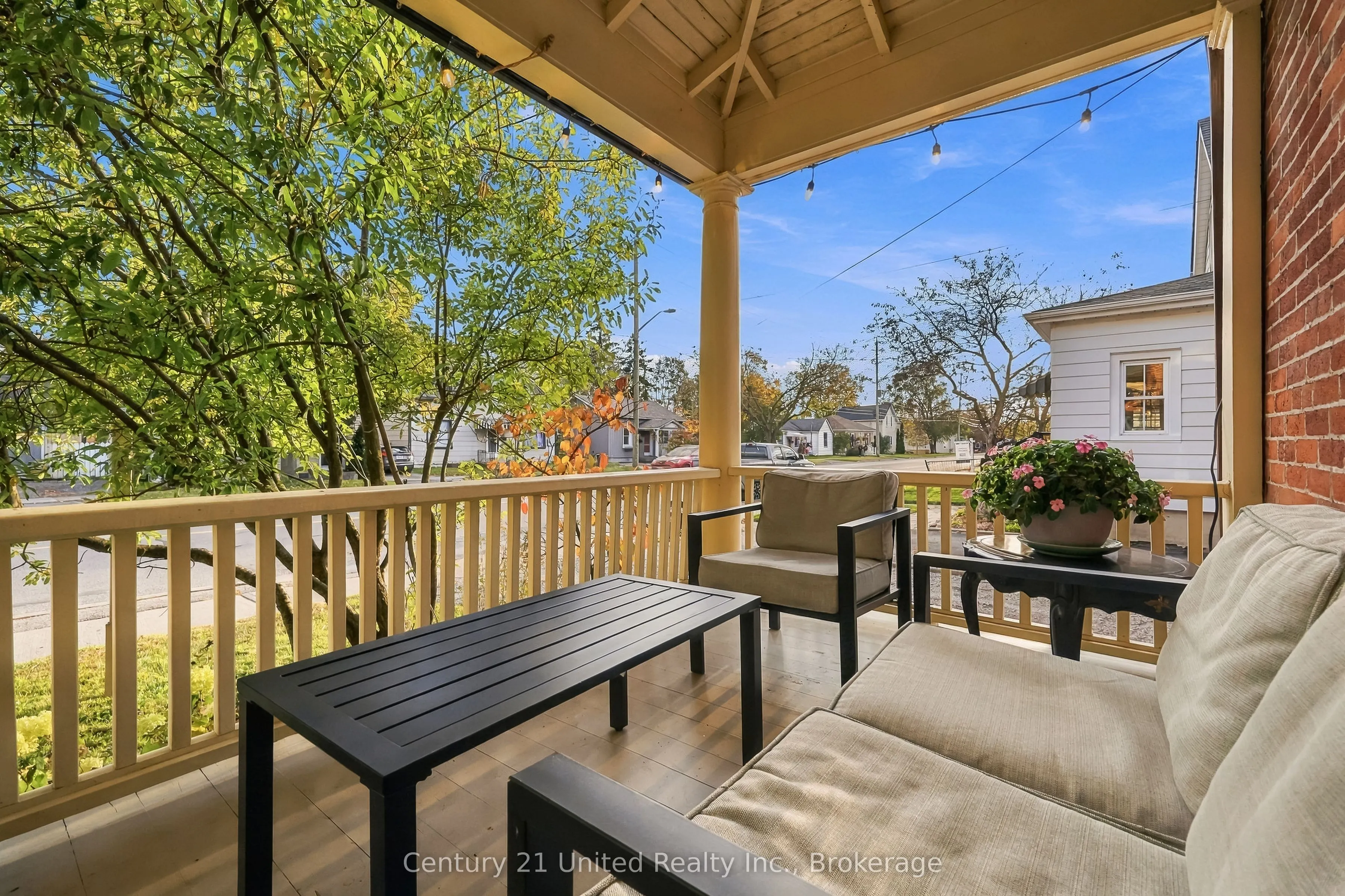 164 University Avenue W