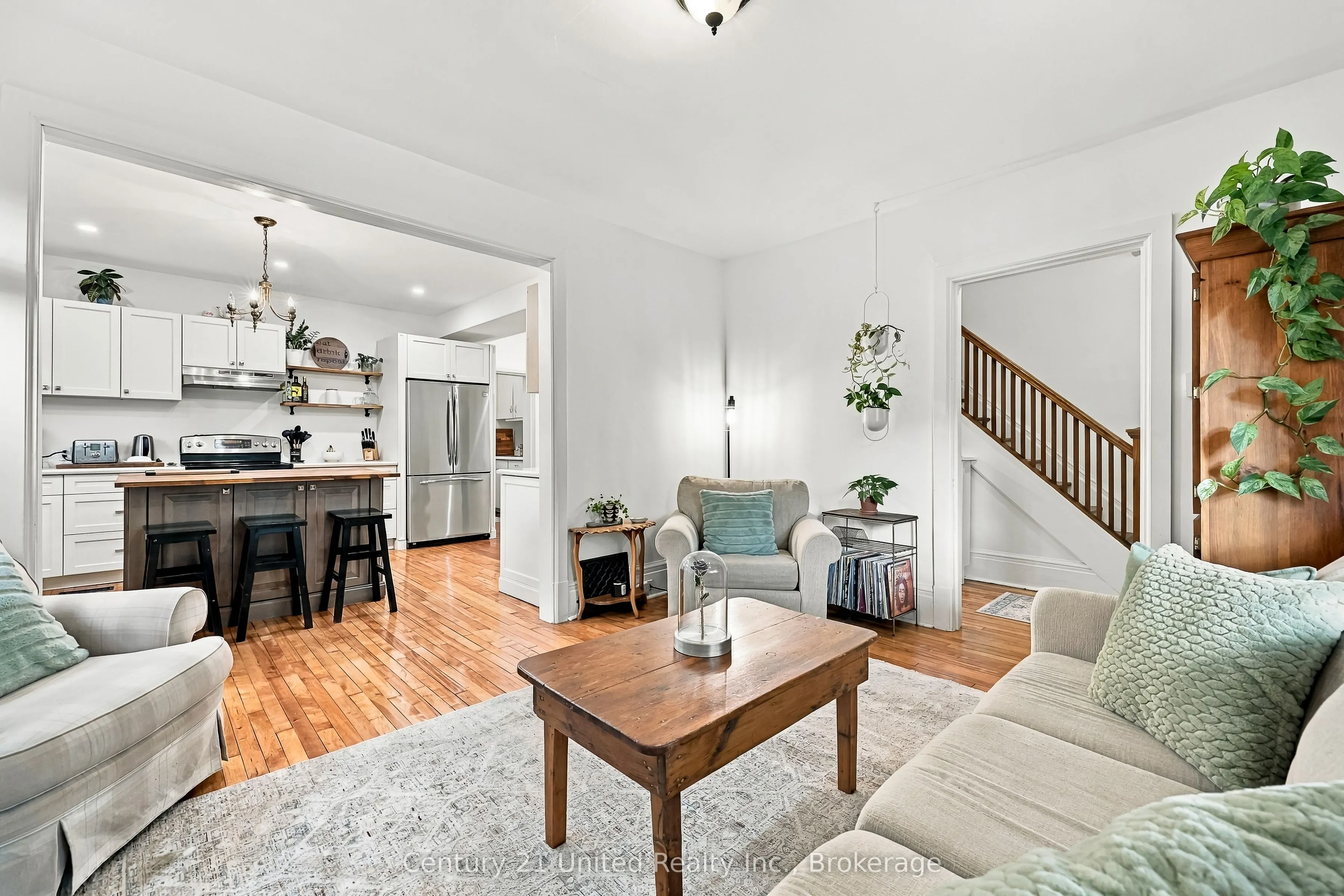 164 University Avenue W