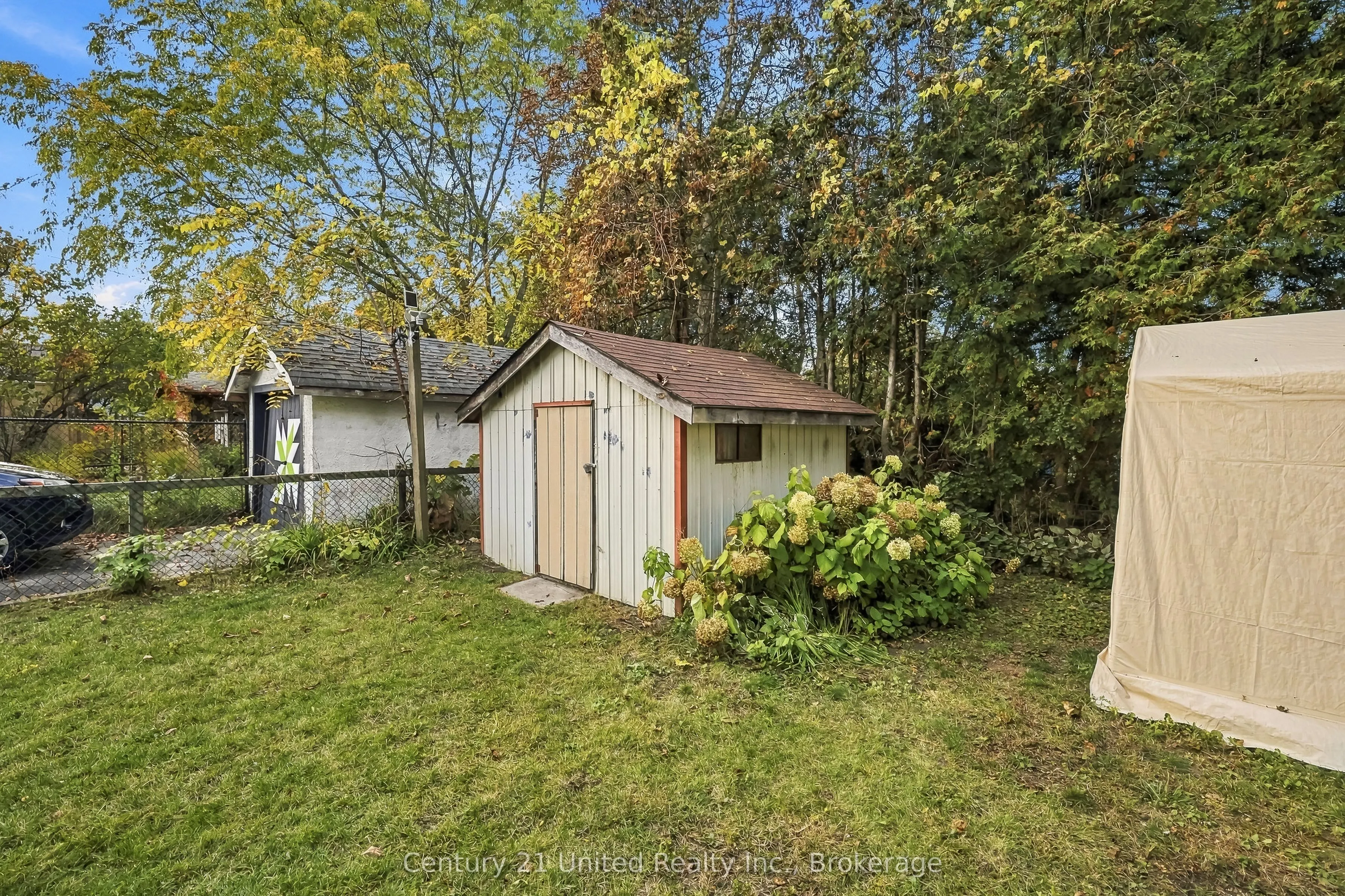 164 University Avenue W