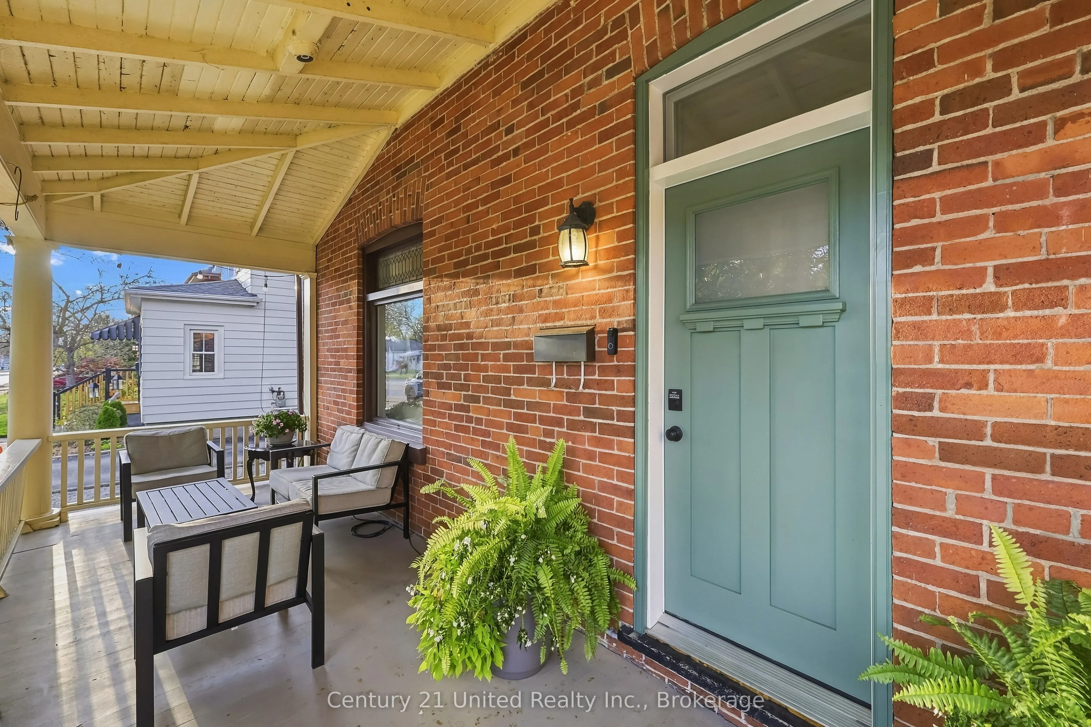 164 University Avenue W