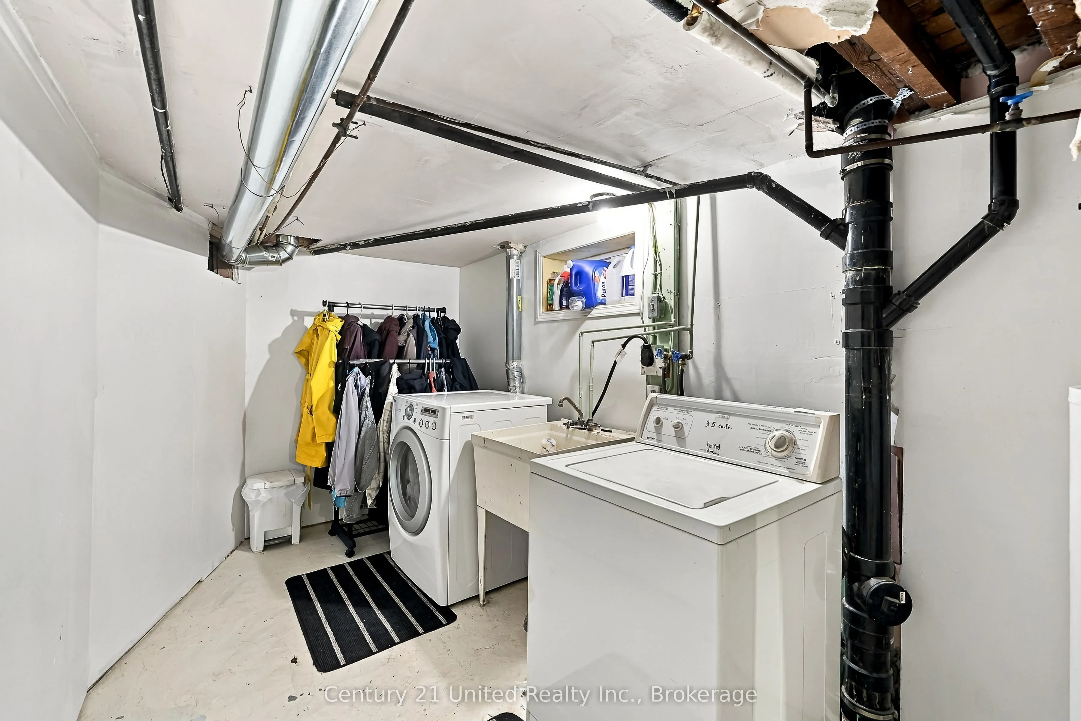 164 University Avenue W