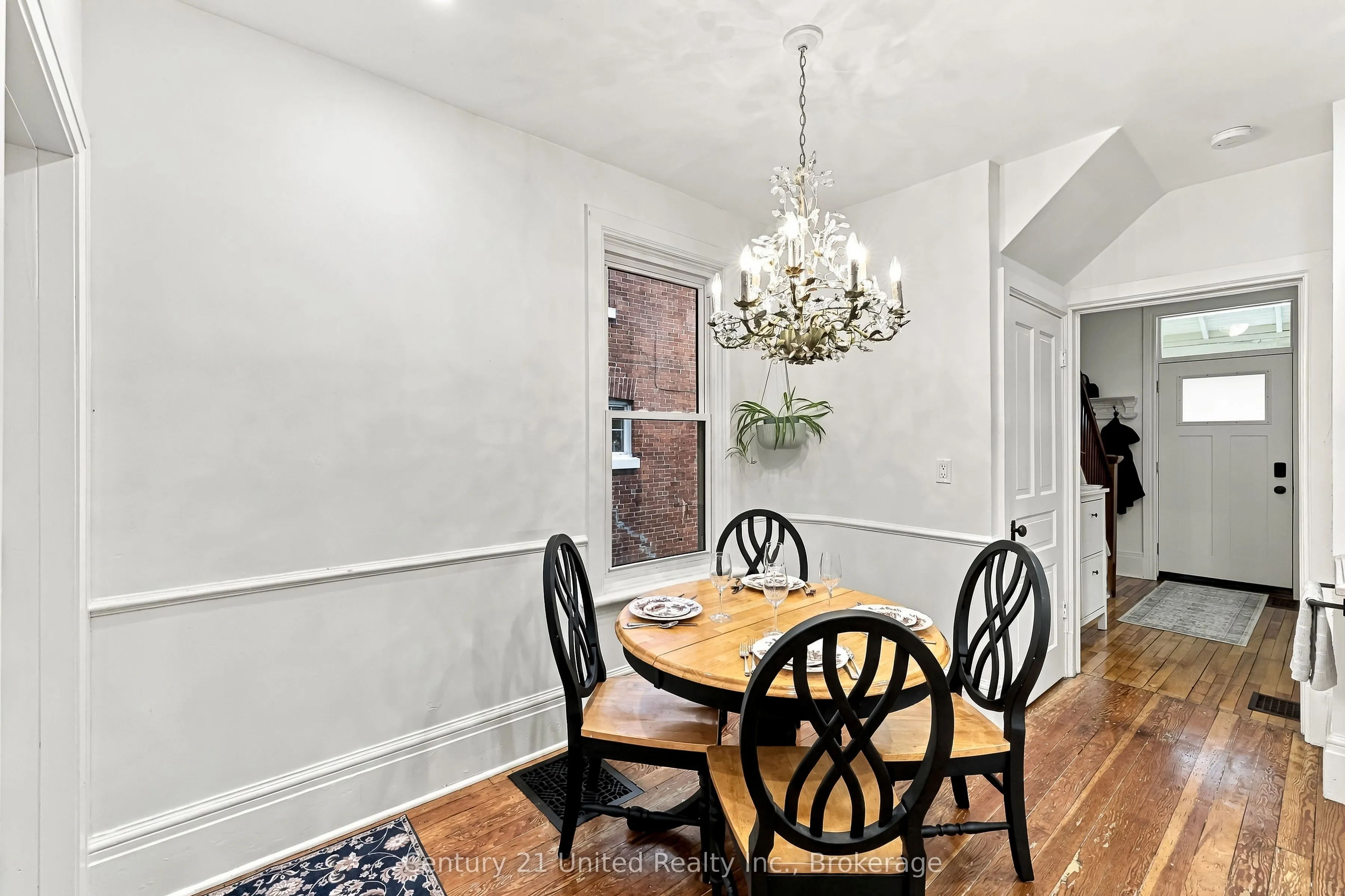 164 University Avenue W