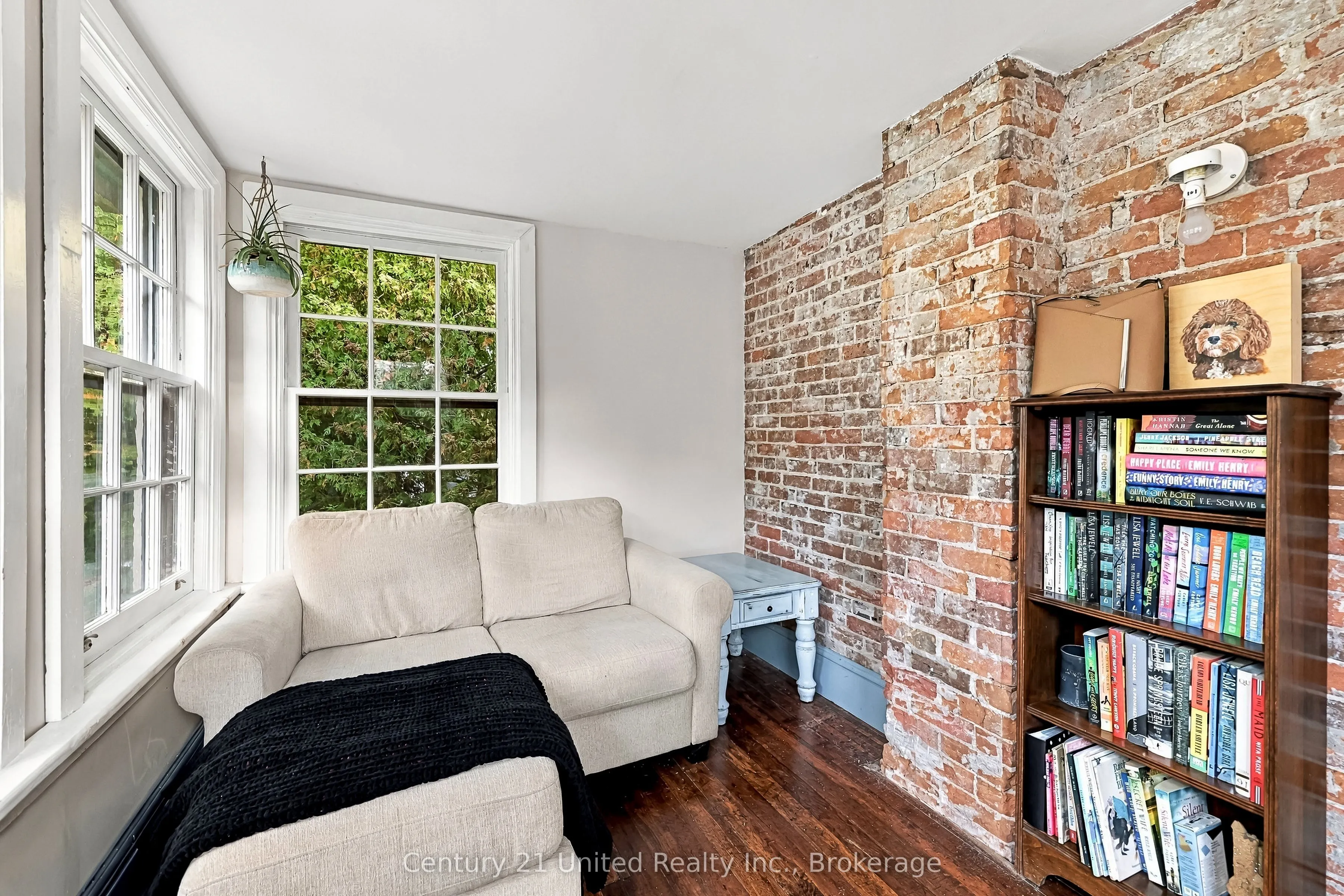 164 University Avenue W