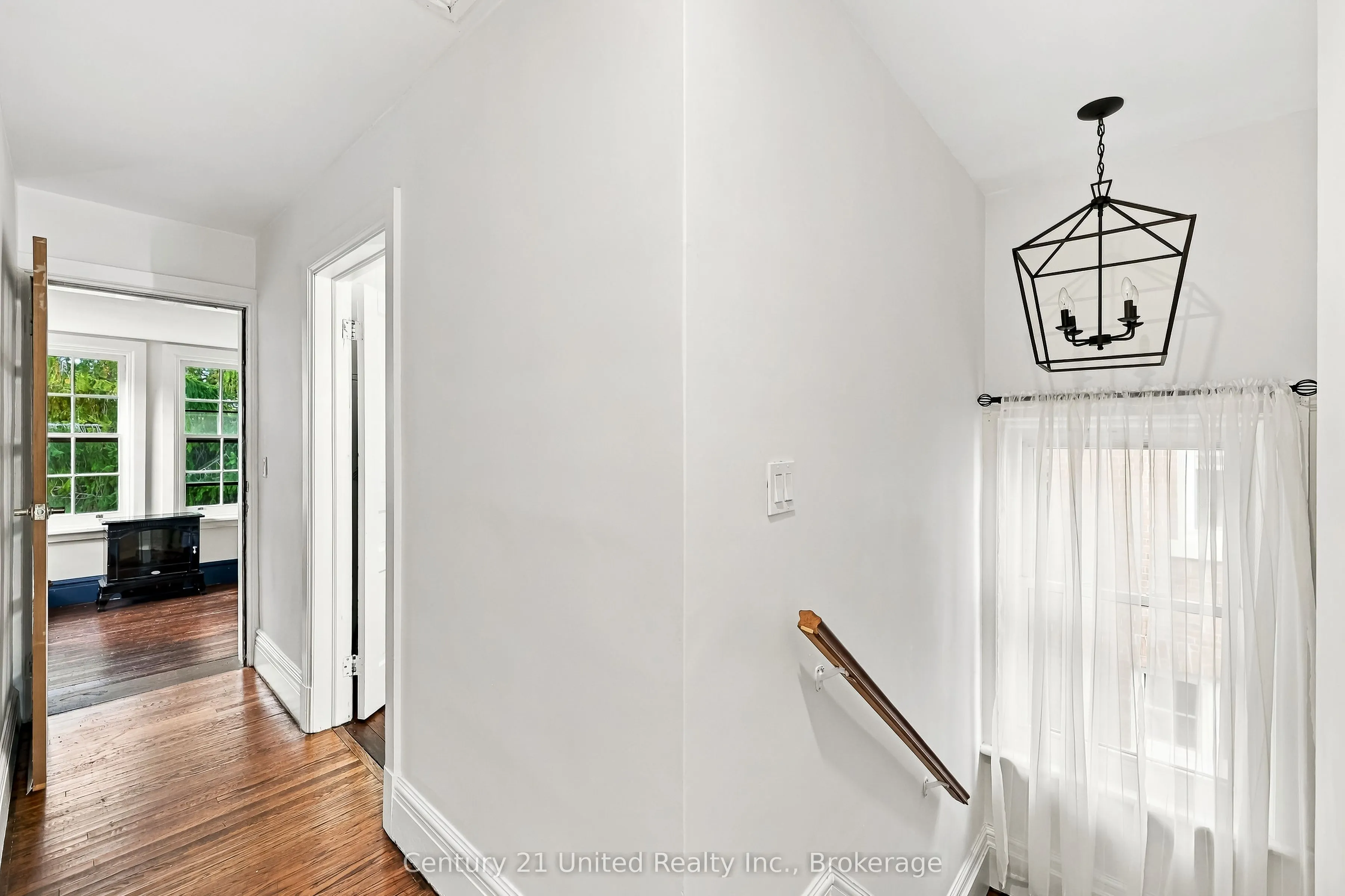 164 University Avenue W