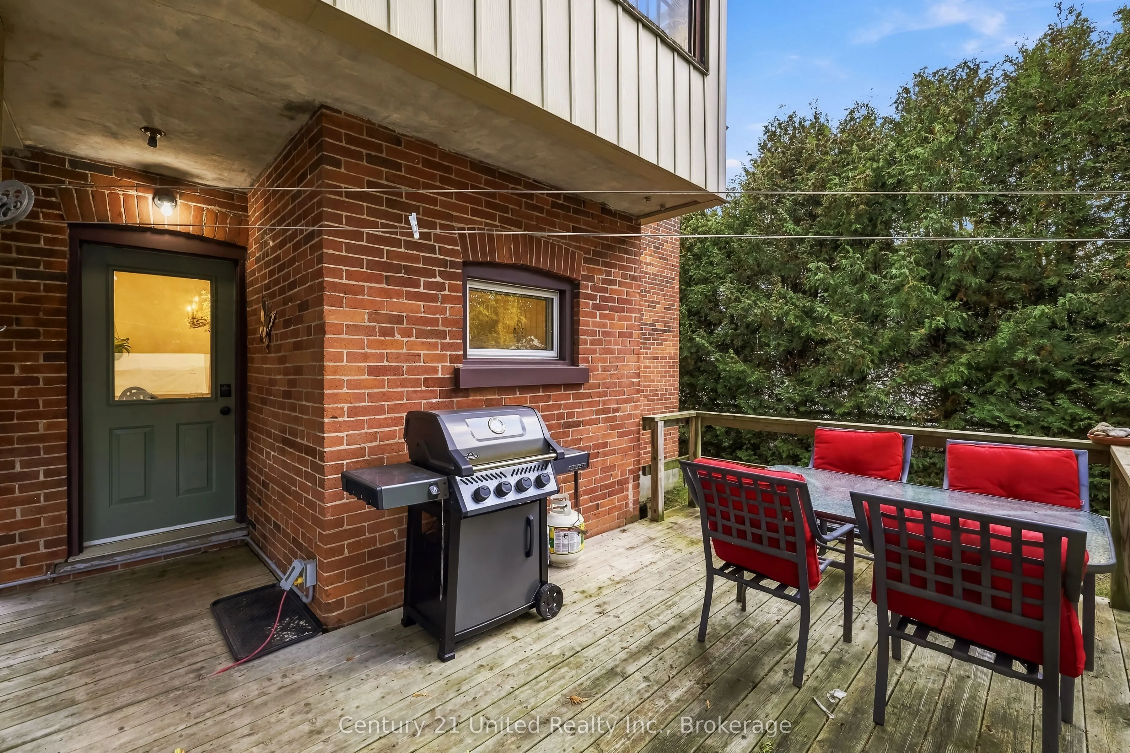 164 University Avenue W
