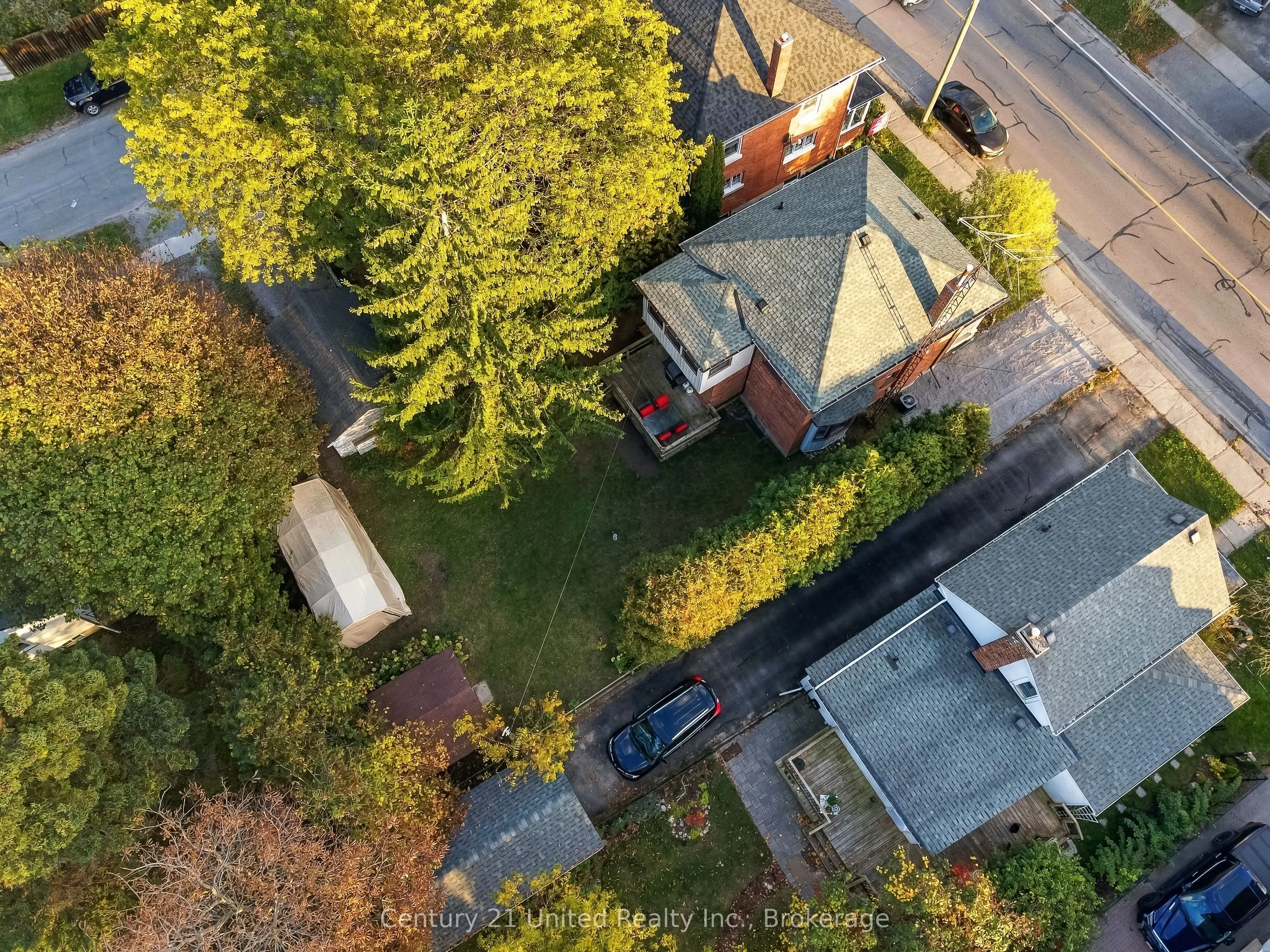 164 University Avenue W