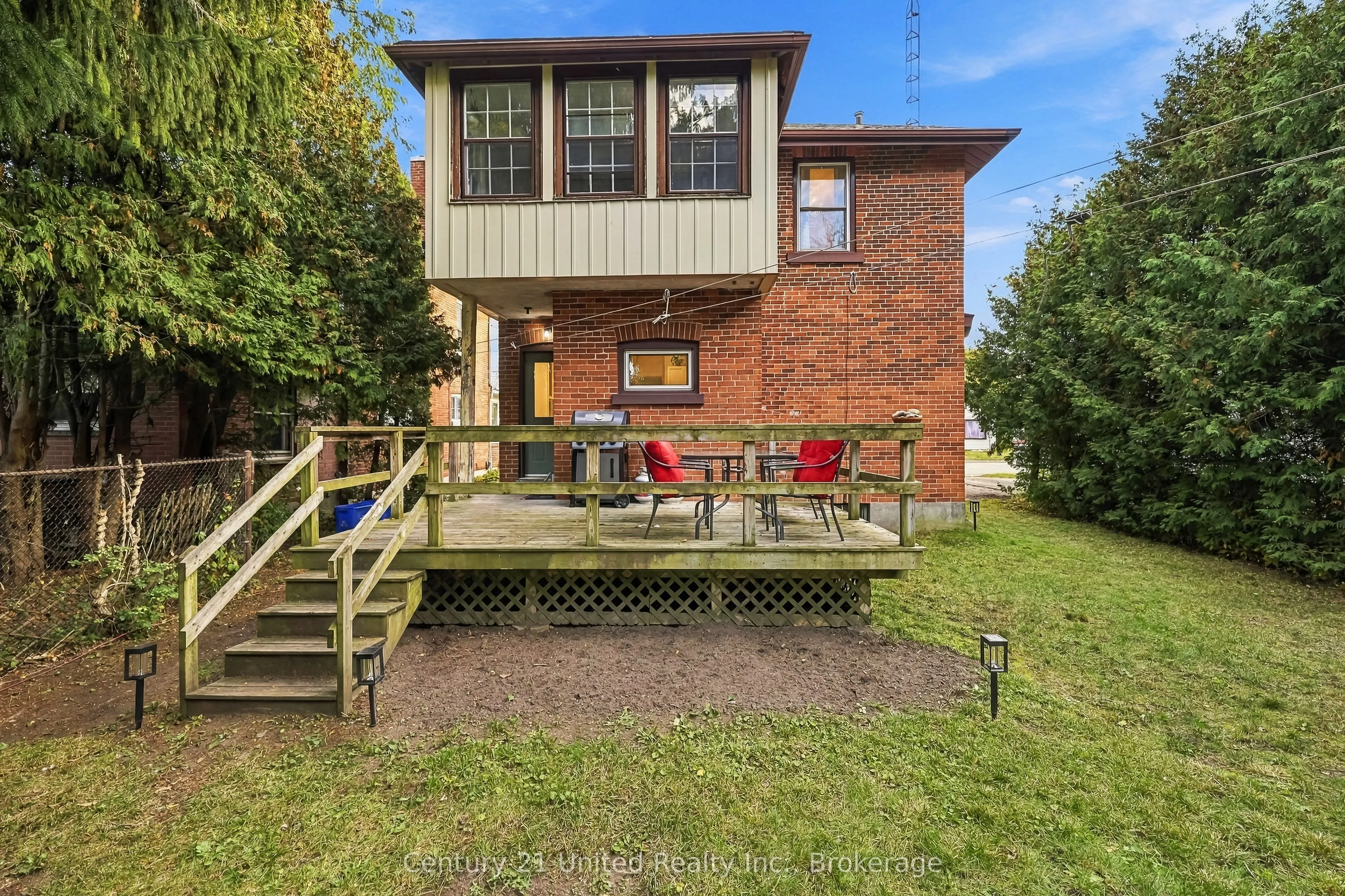 164 University Avenue W