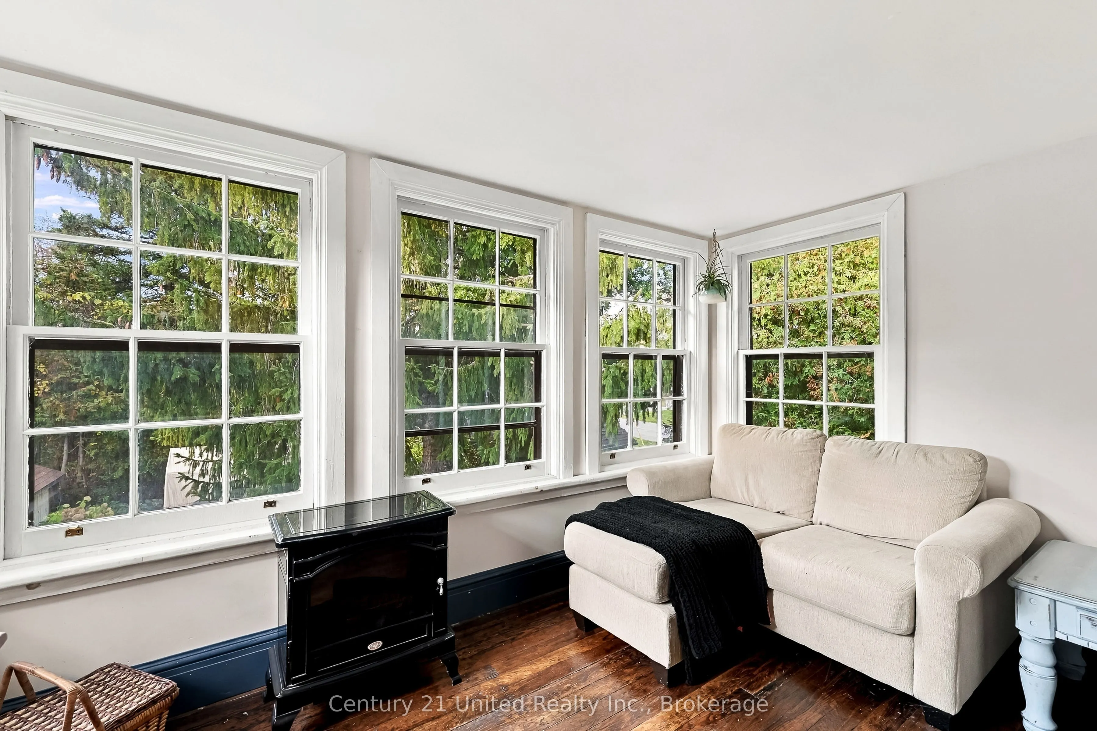 164 University Avenue W