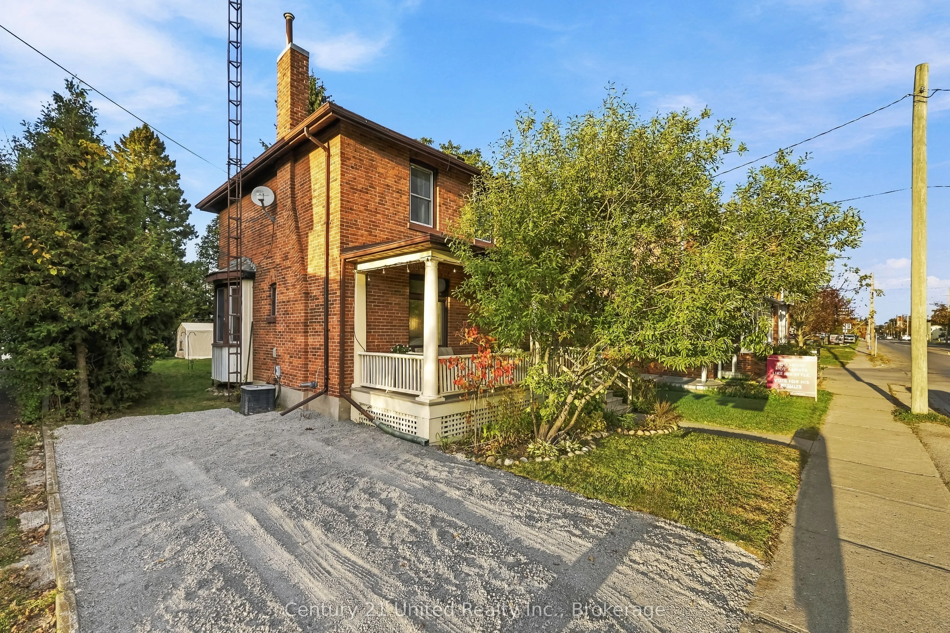 164 University Avenue W