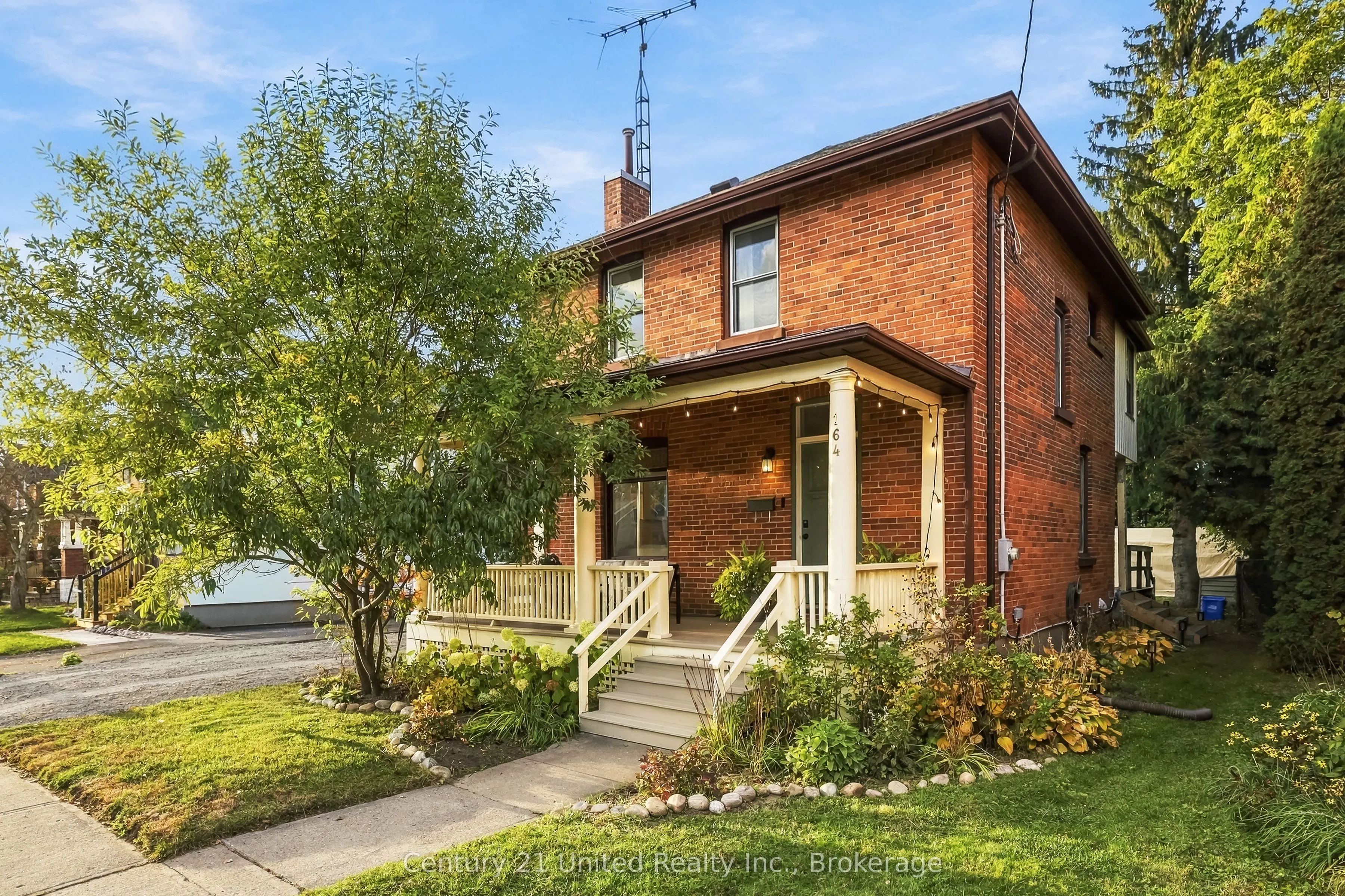 164 University Avenue W