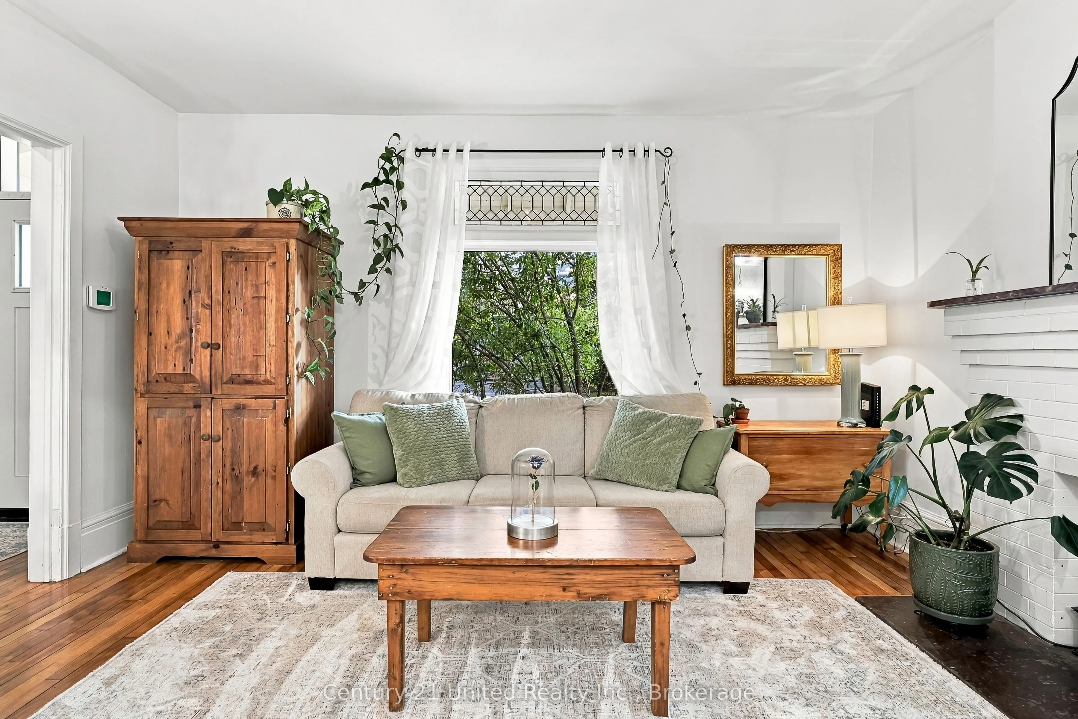 164 University Avenue W