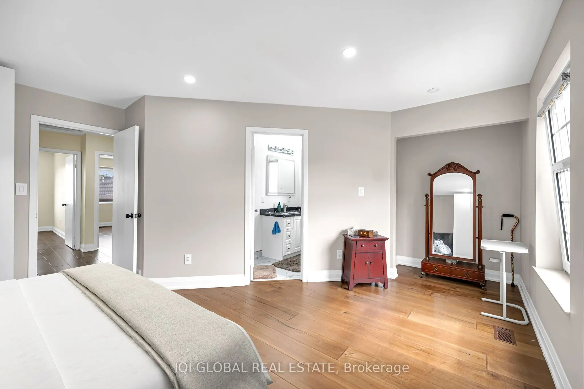 38 LECLAIRE Street