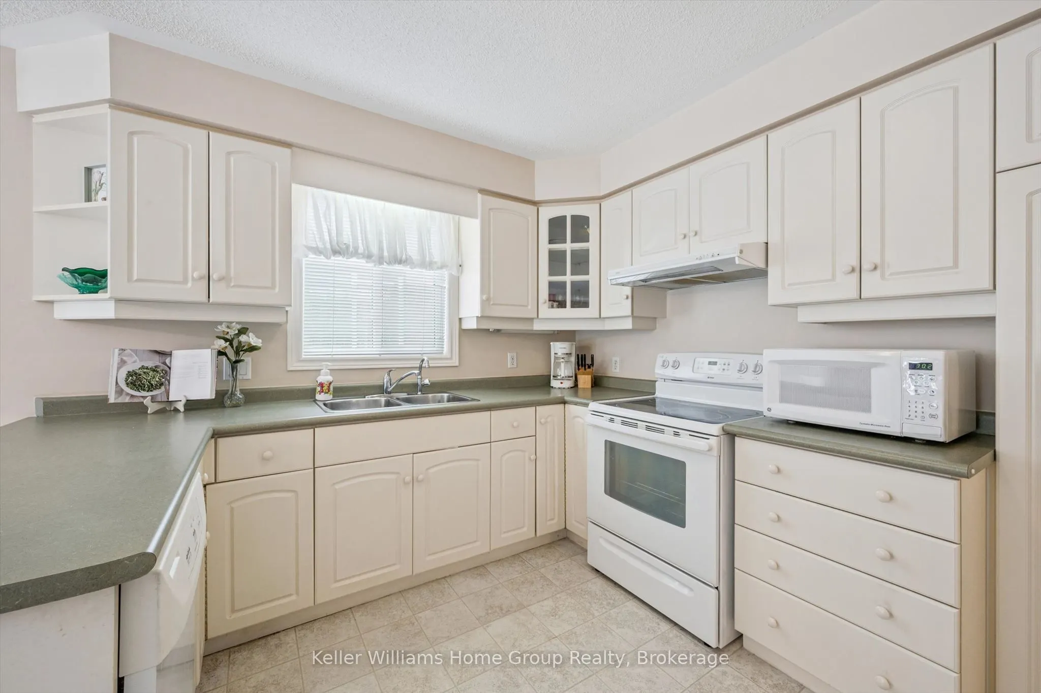 20 Beechlawn Boulevard #1