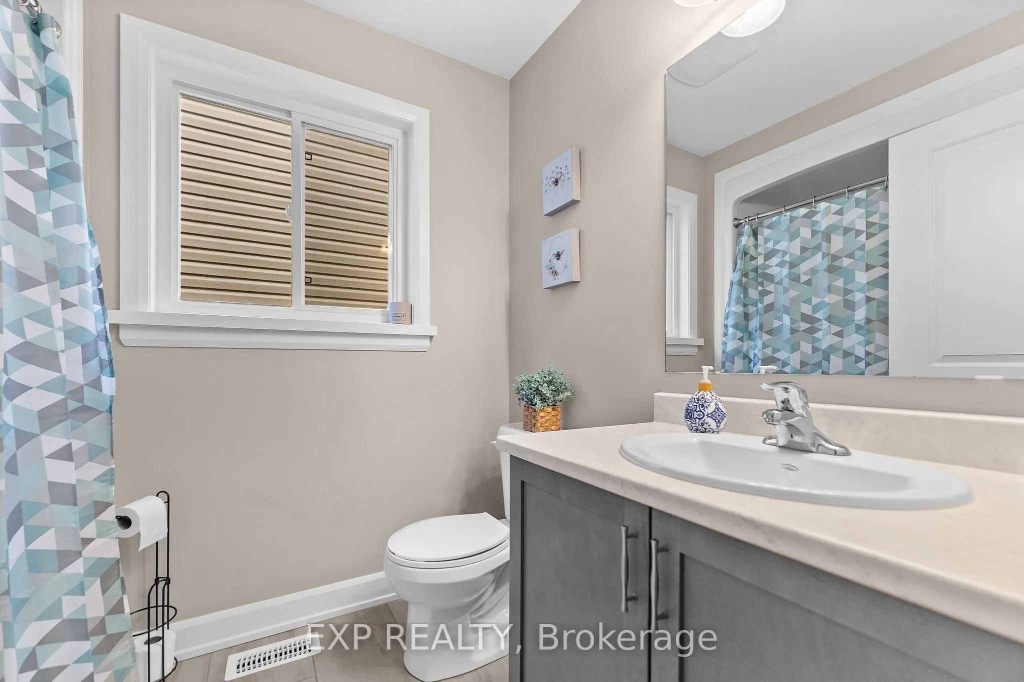 76 Vimy Ridge Crescent