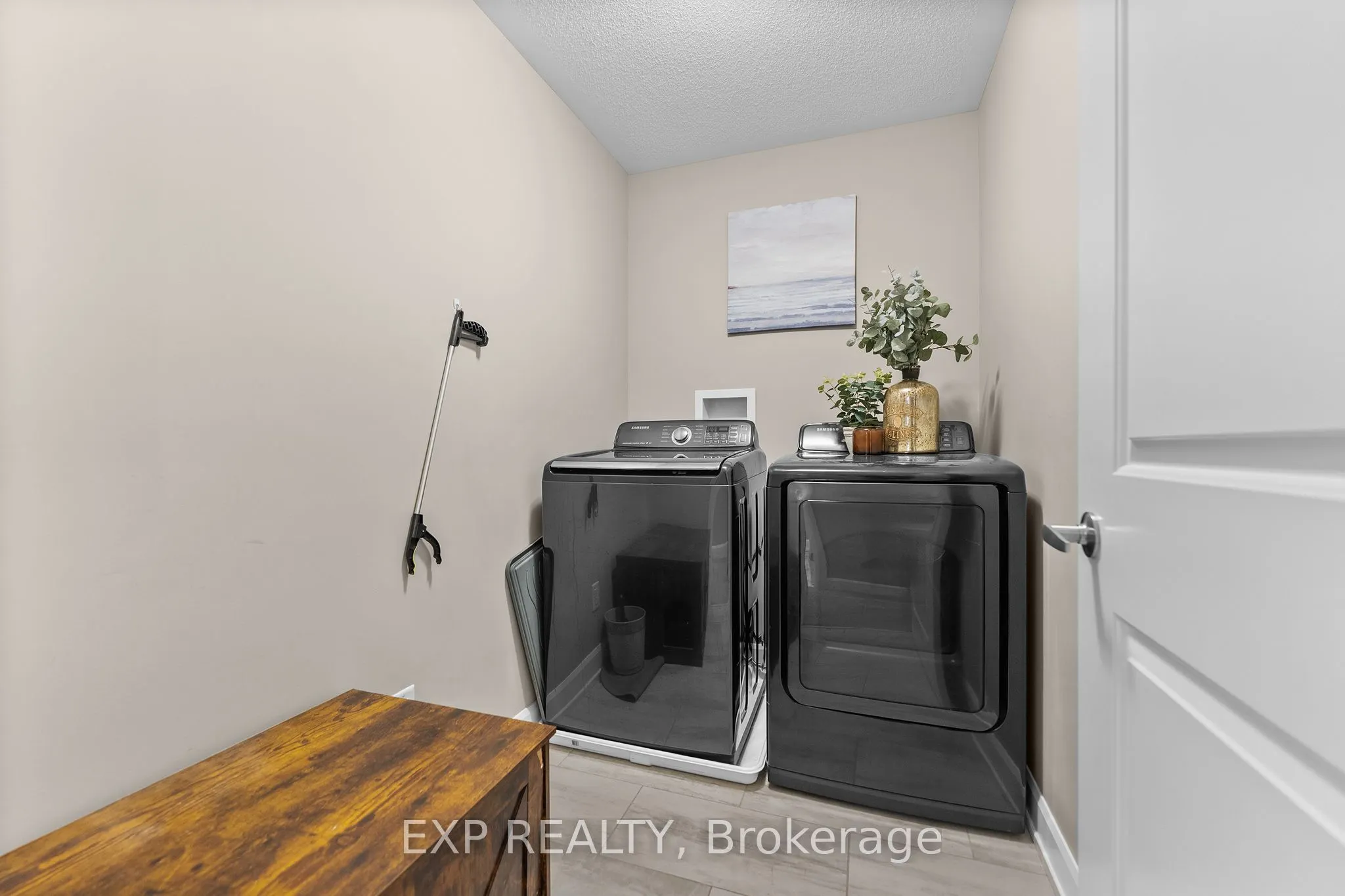 76 Vimy Ridge Crescent