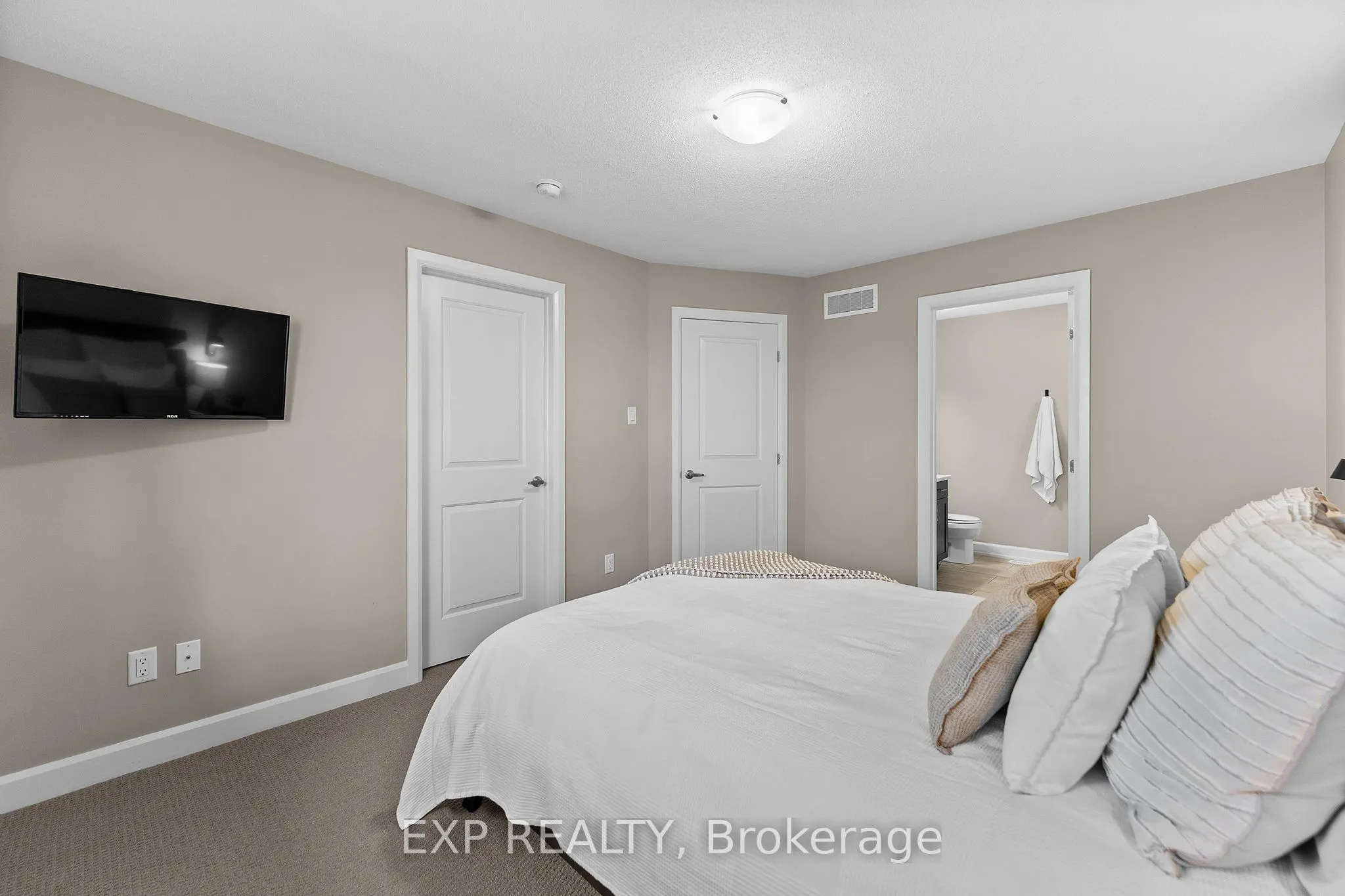 76 Vimy Ridge Crescent